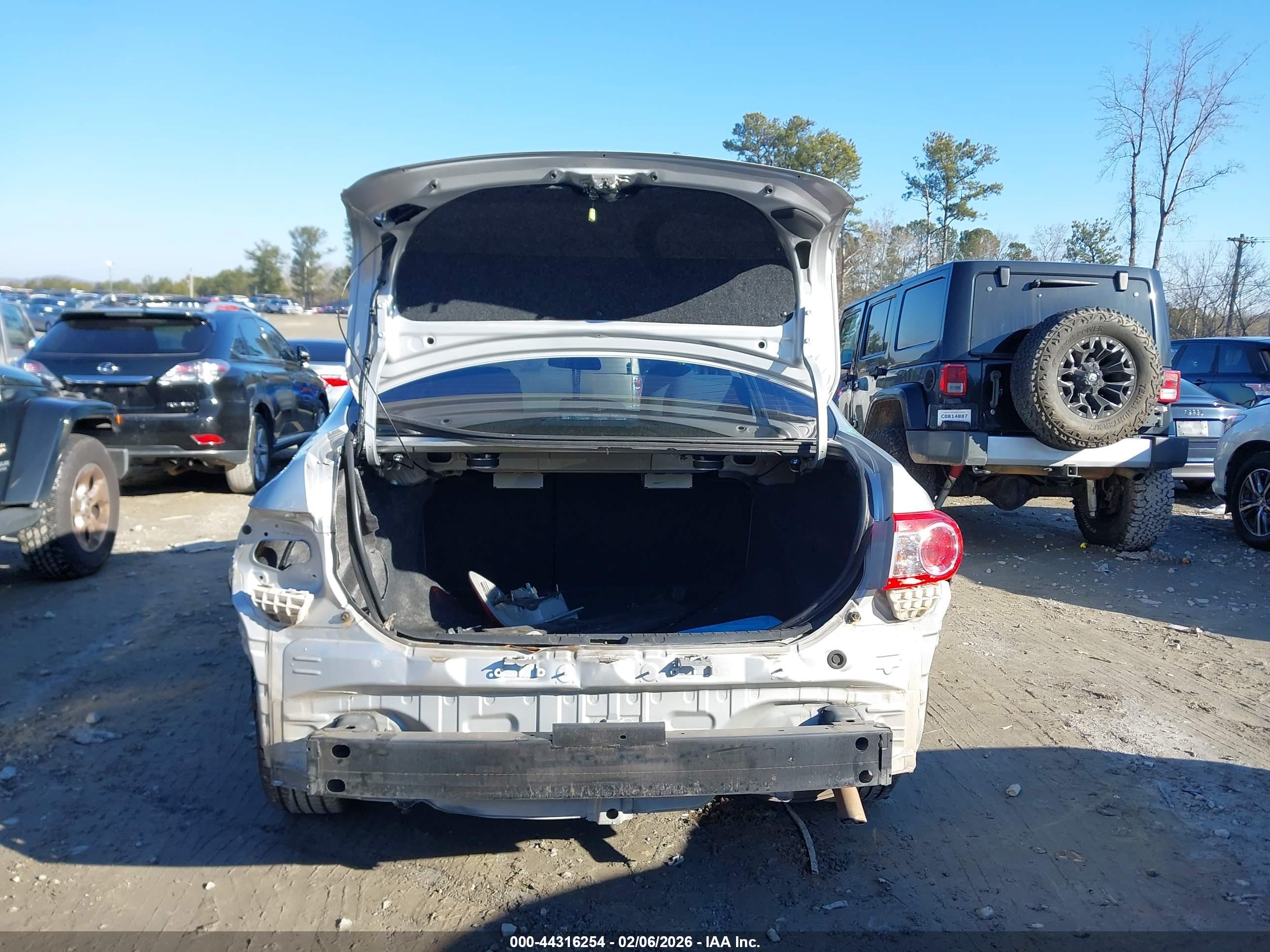 TOYOTA COROLLA image 6