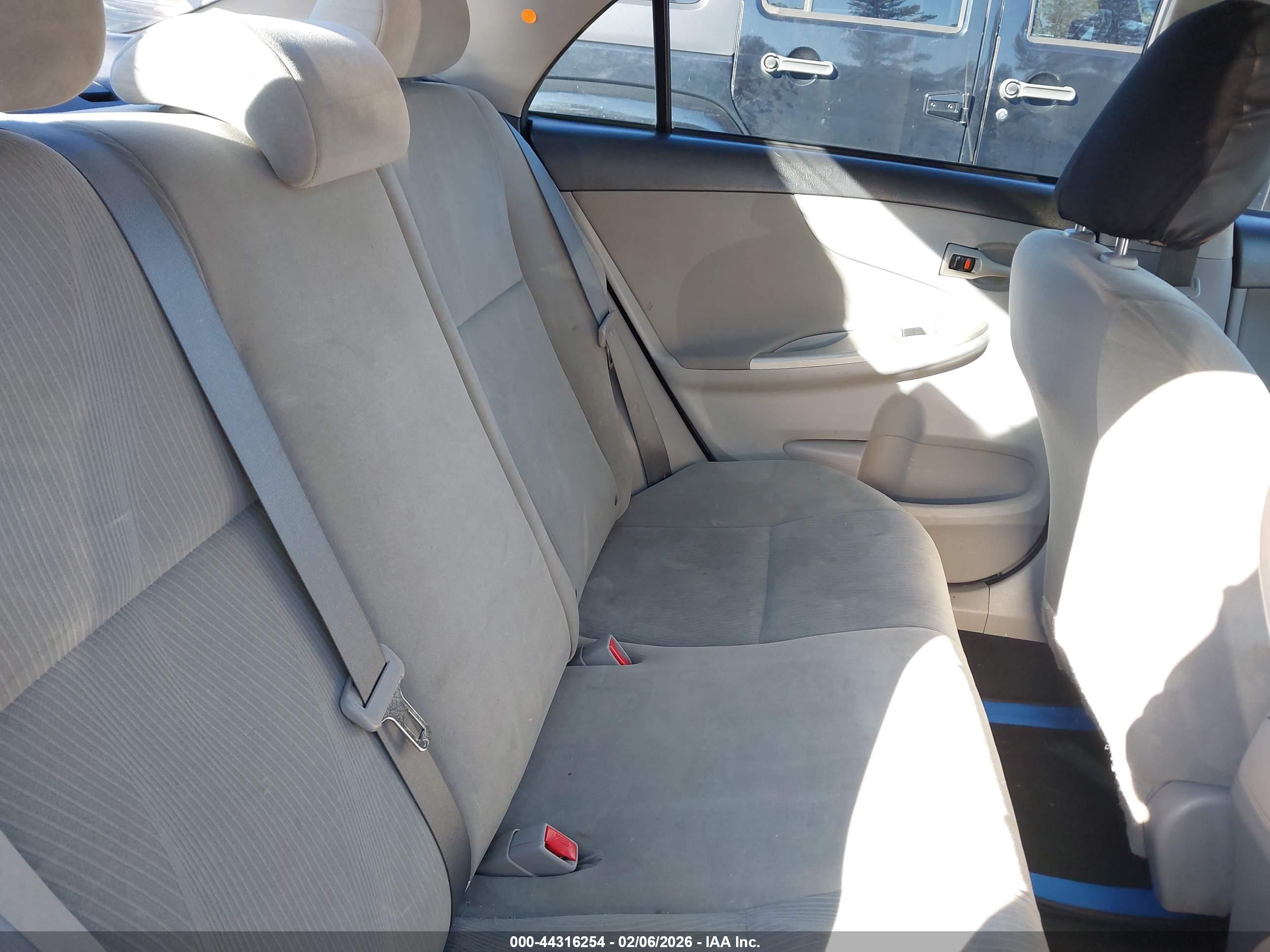 TOYOTA COROLLA image 8