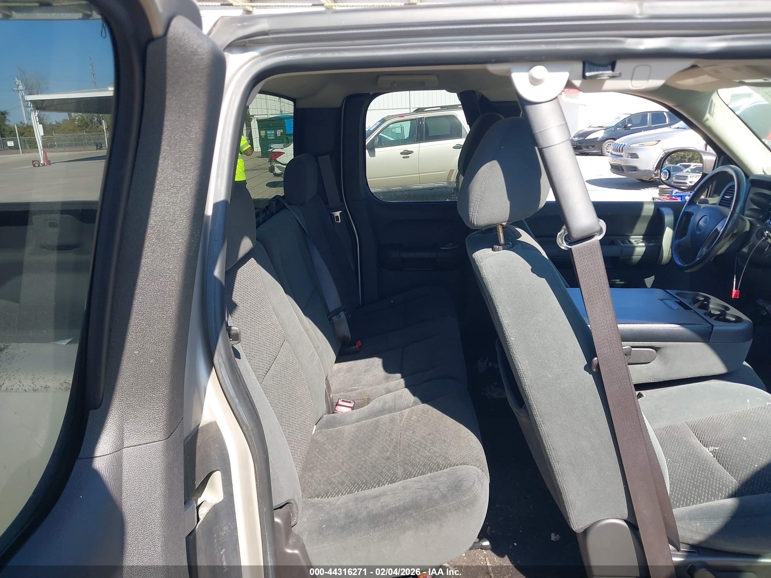 GMC SIERRA image 8