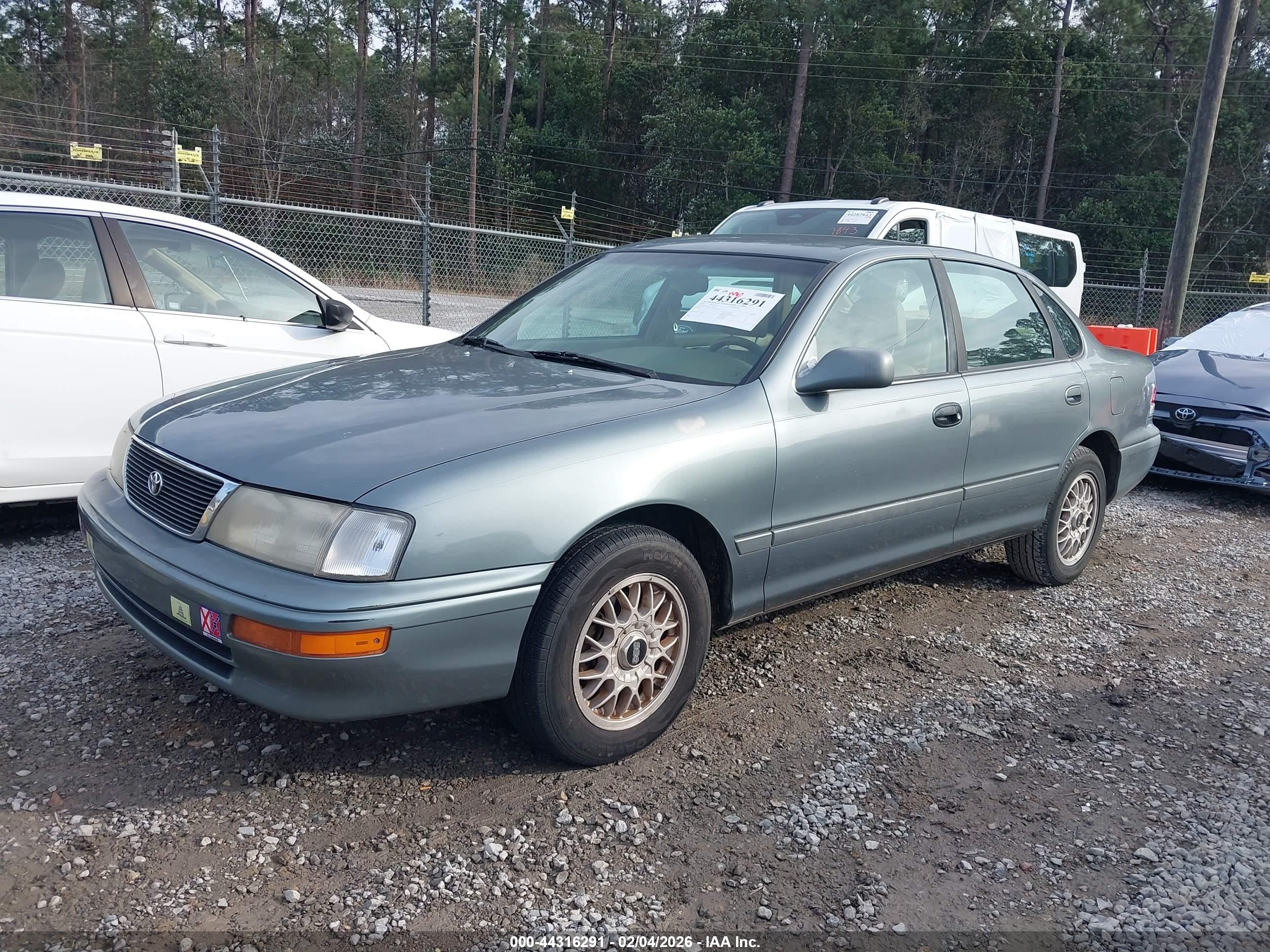 TOYOTA AVALON image 6