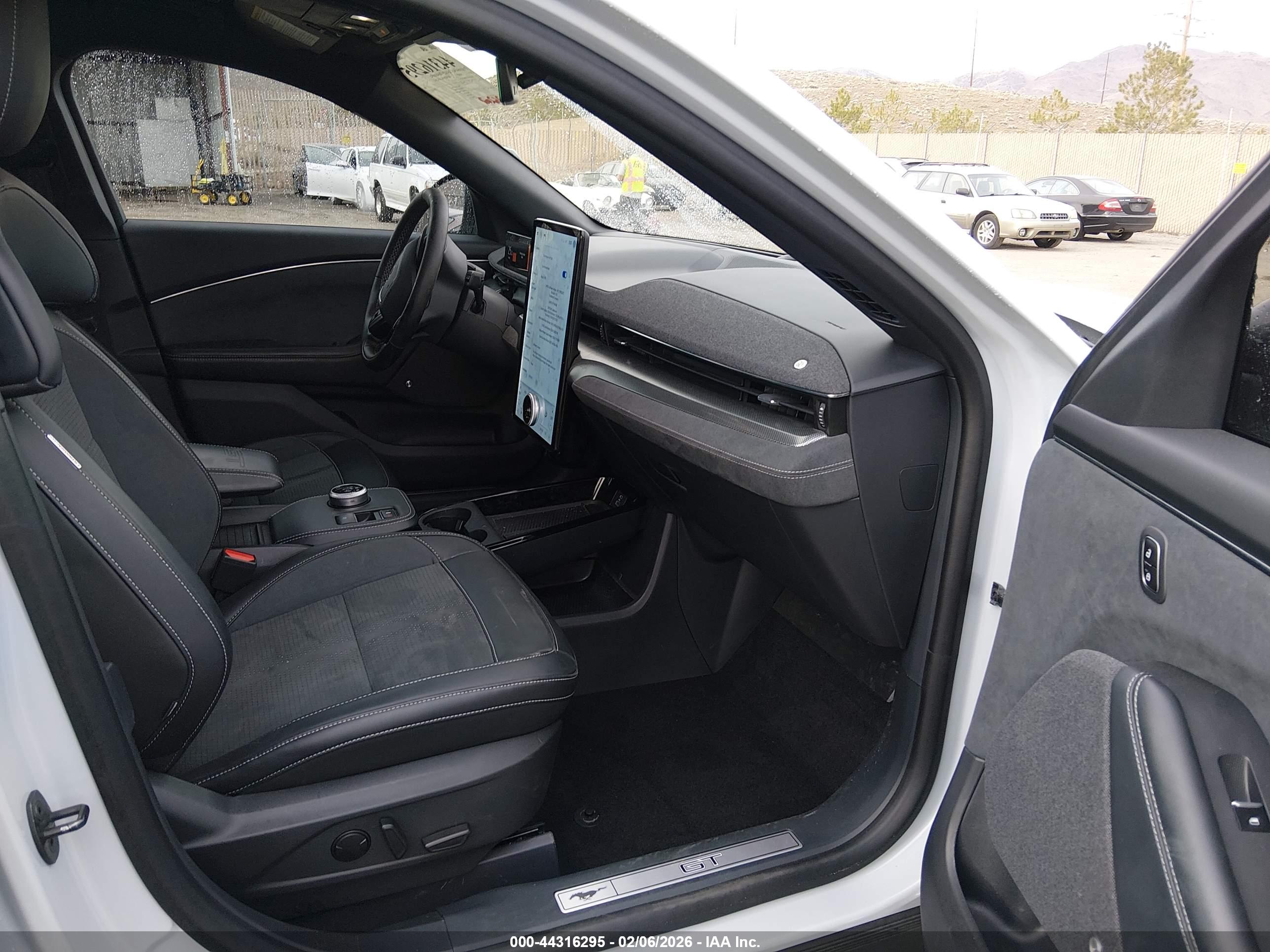 FORD MUSTANG image 5