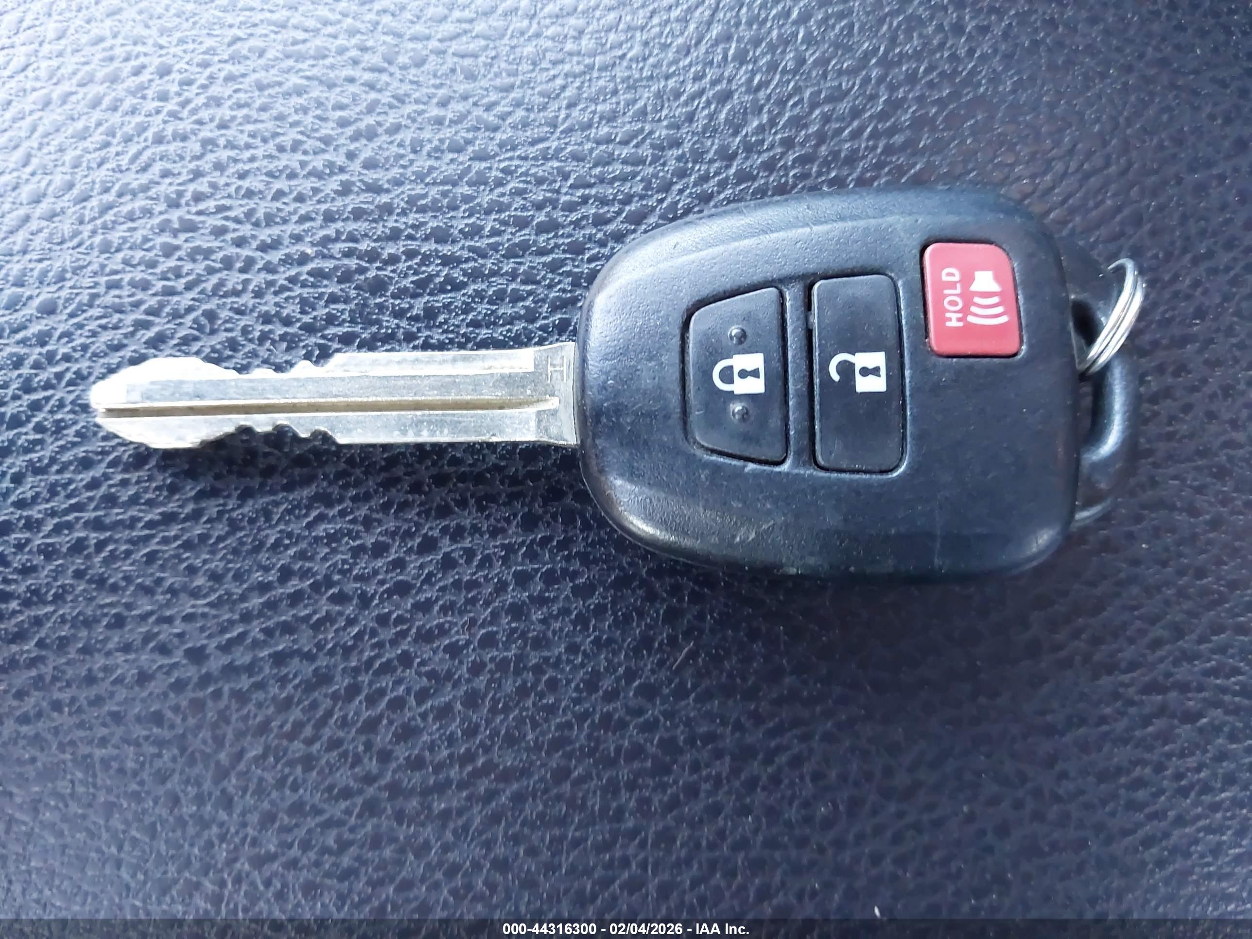 TOYOTA RAV4 image 11