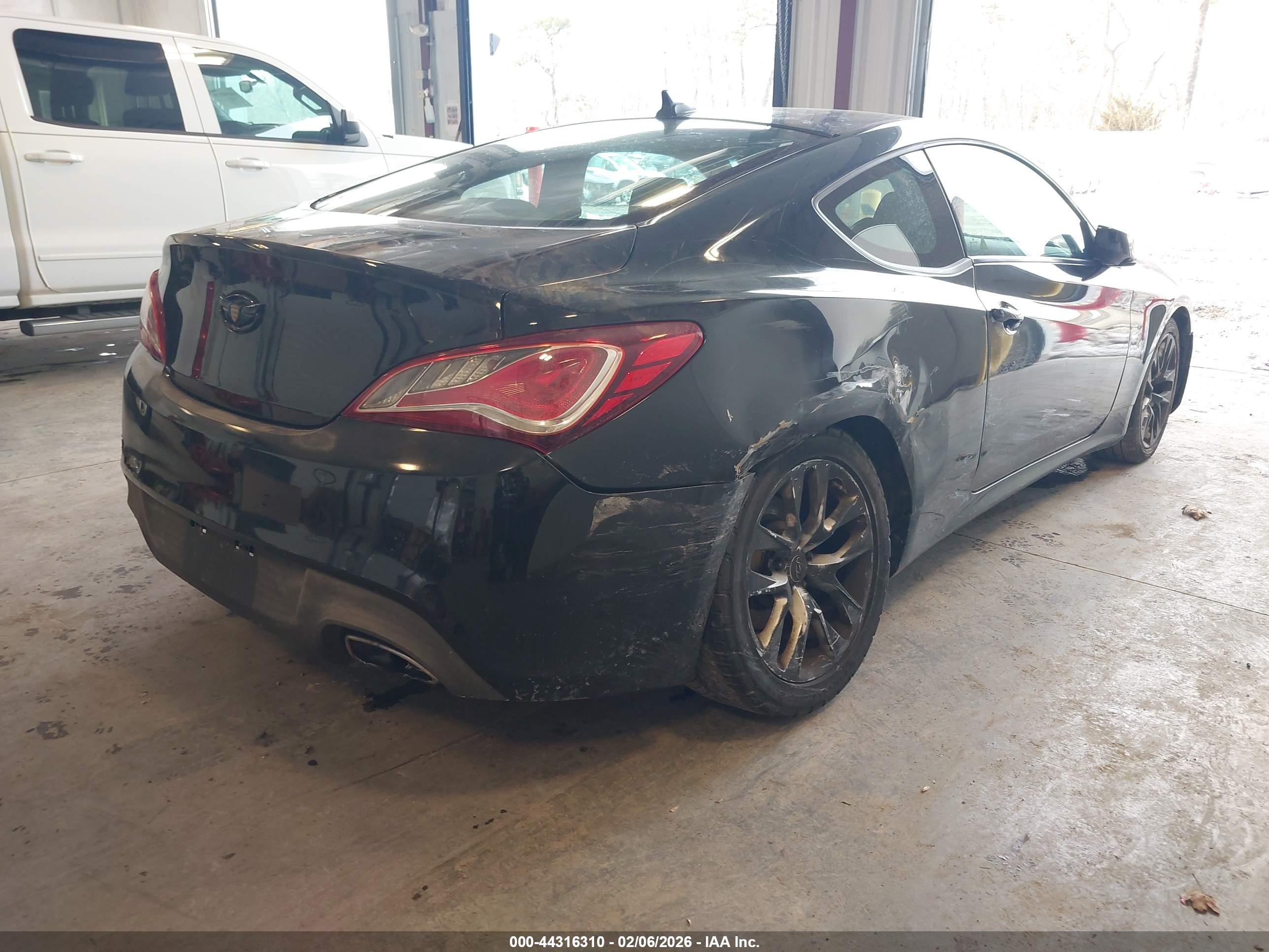 HYUNDAI GENESIS image 4