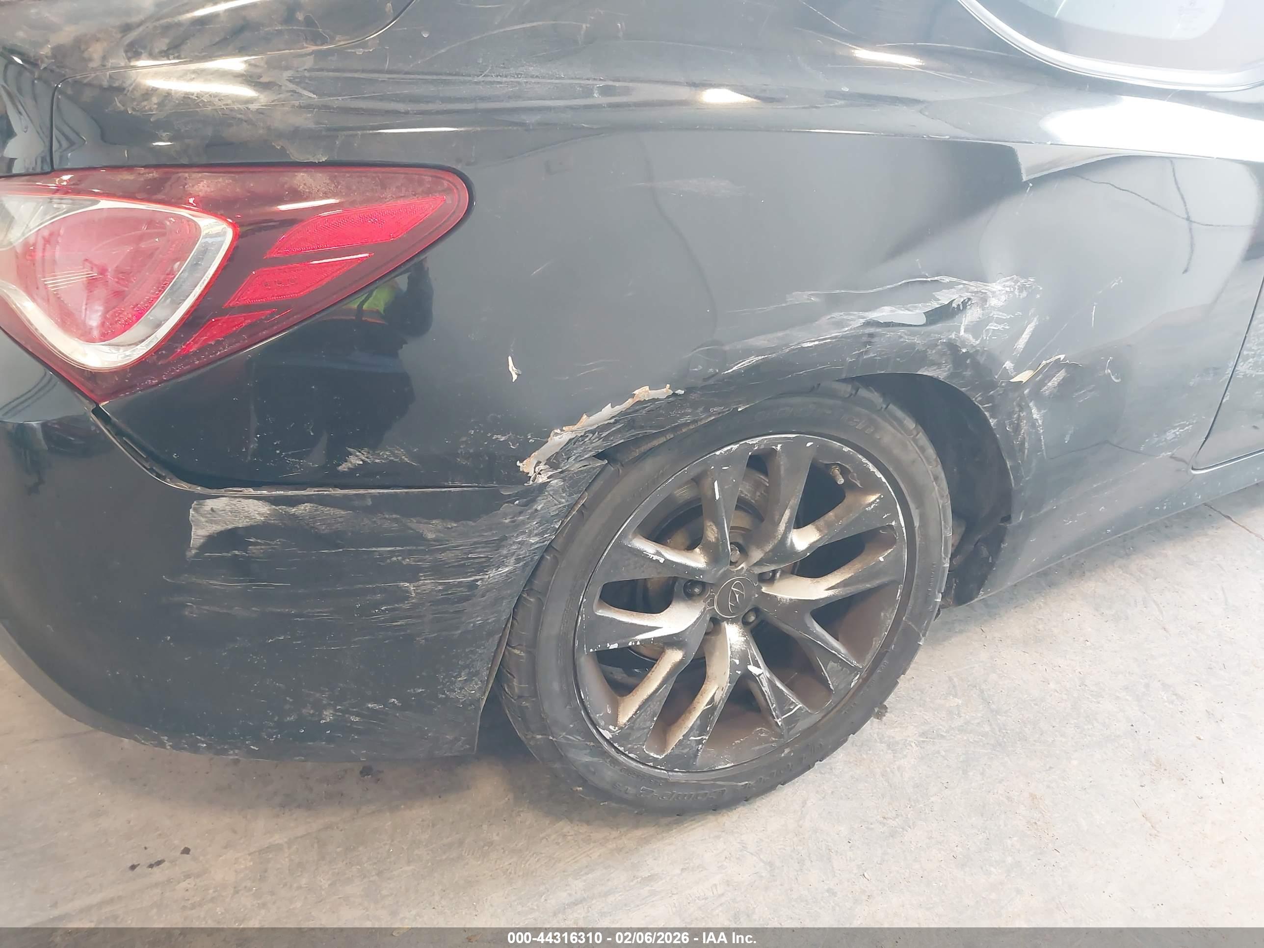 HYUNDAI GENESIS image 6