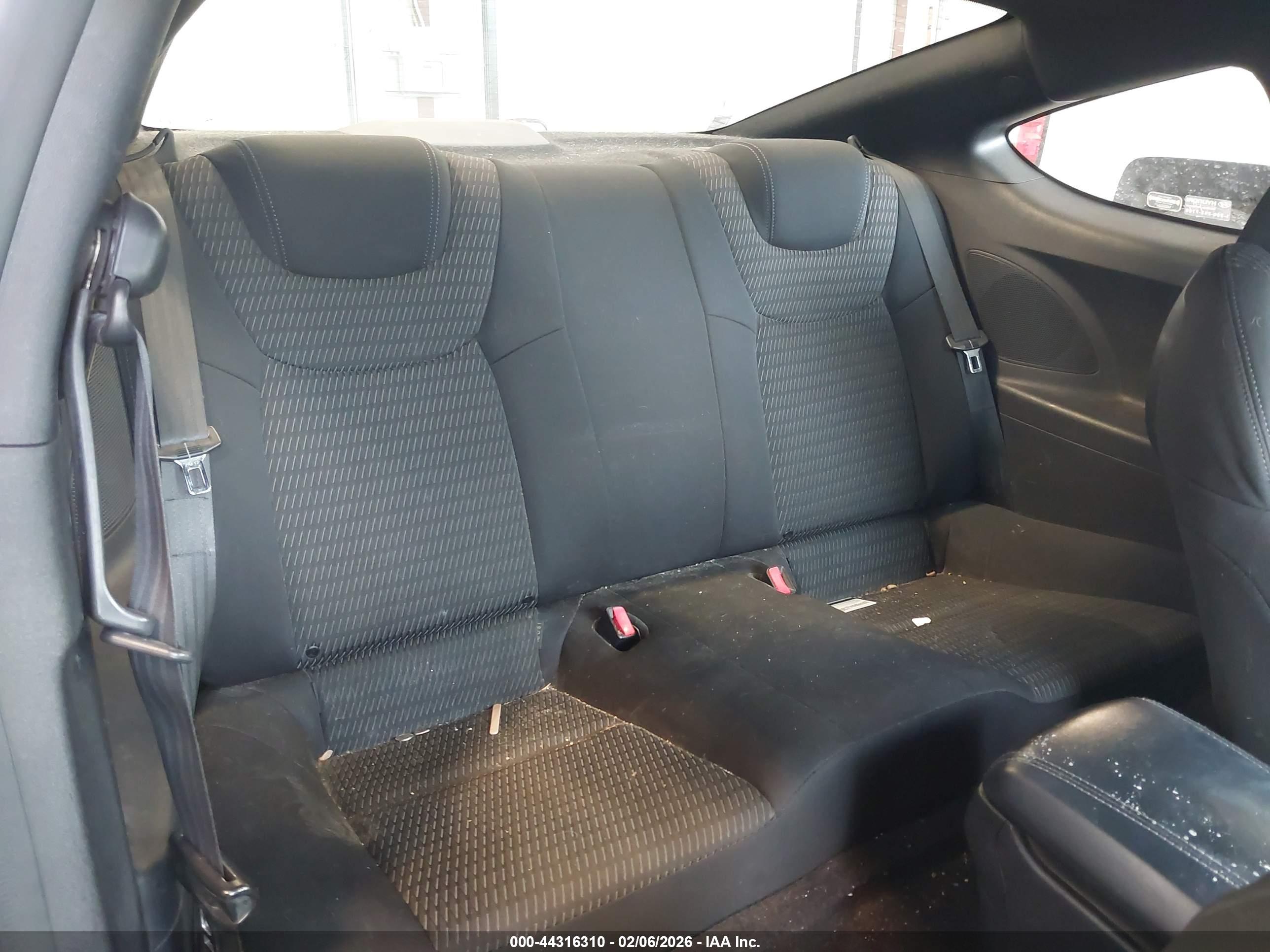 HYUNDAI GENESIS image 8