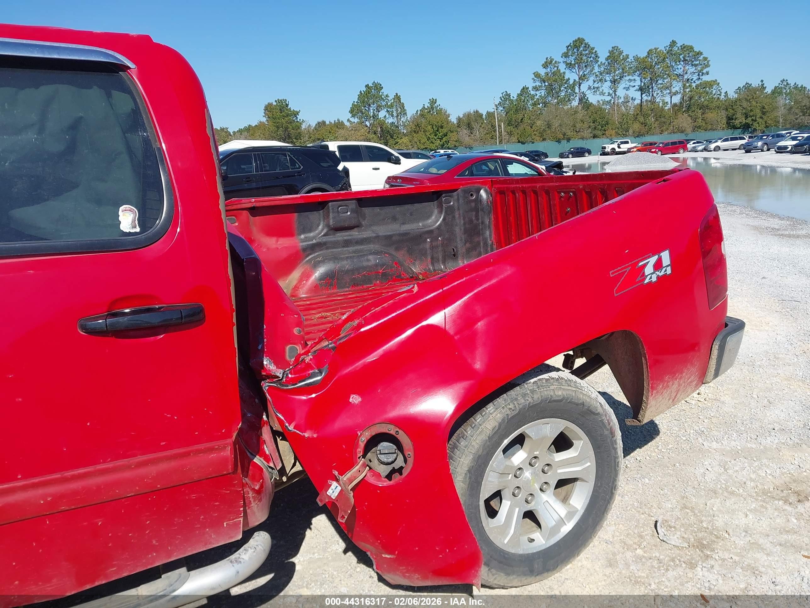 CHEVROLET SILVERADO image 6