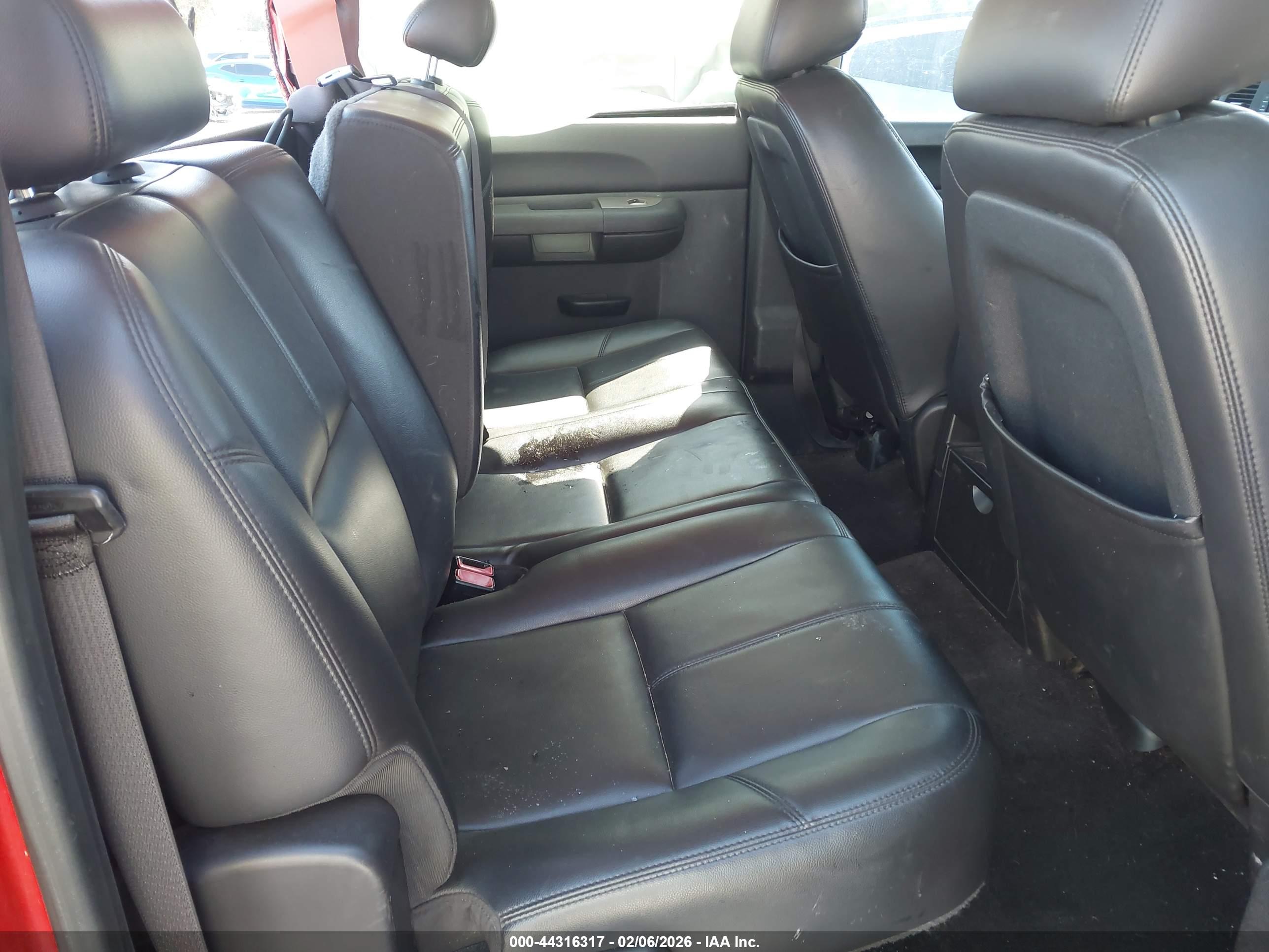 CHEVROLET SILVERADO image 8