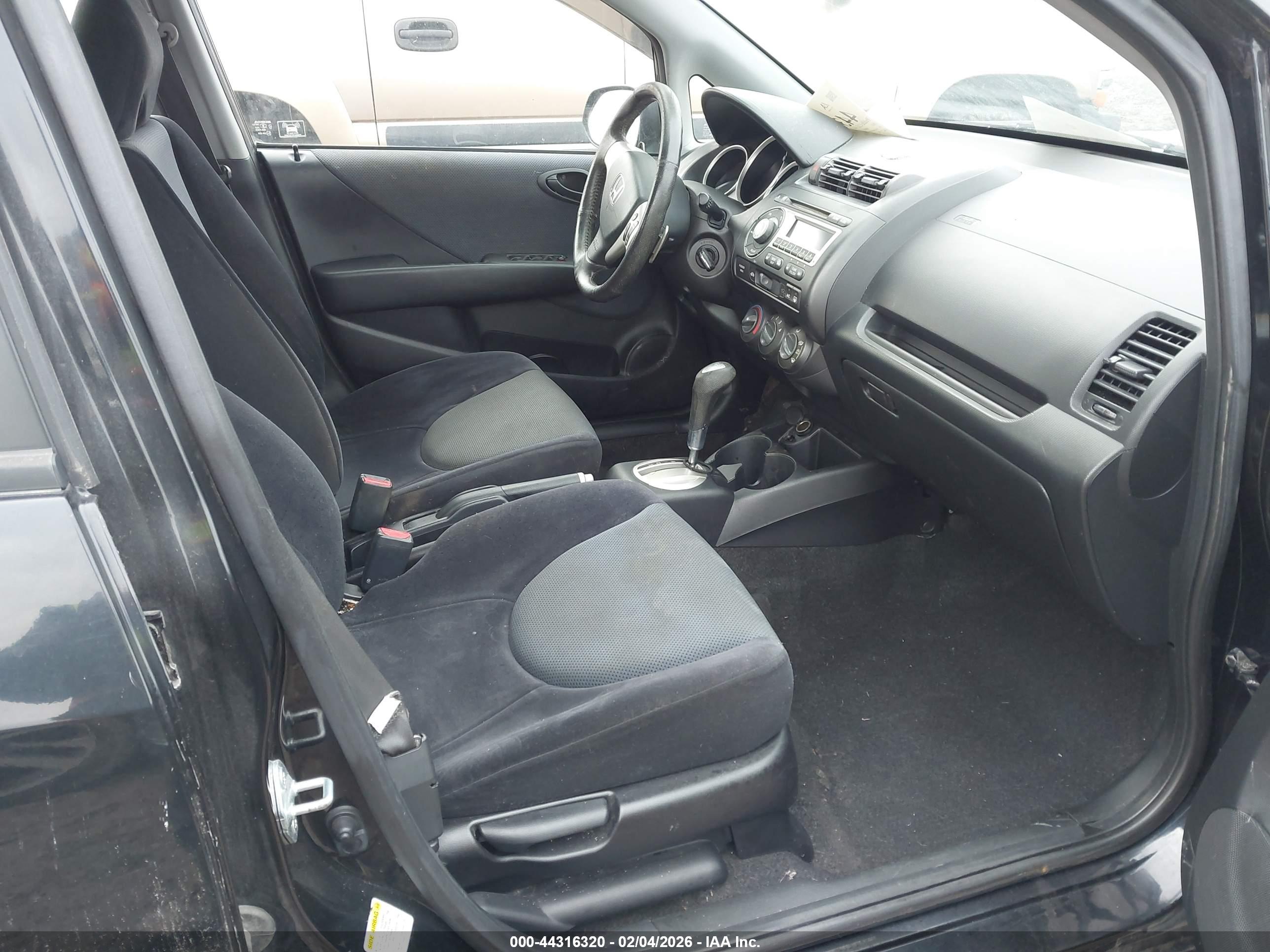 HONDA FIT image 5