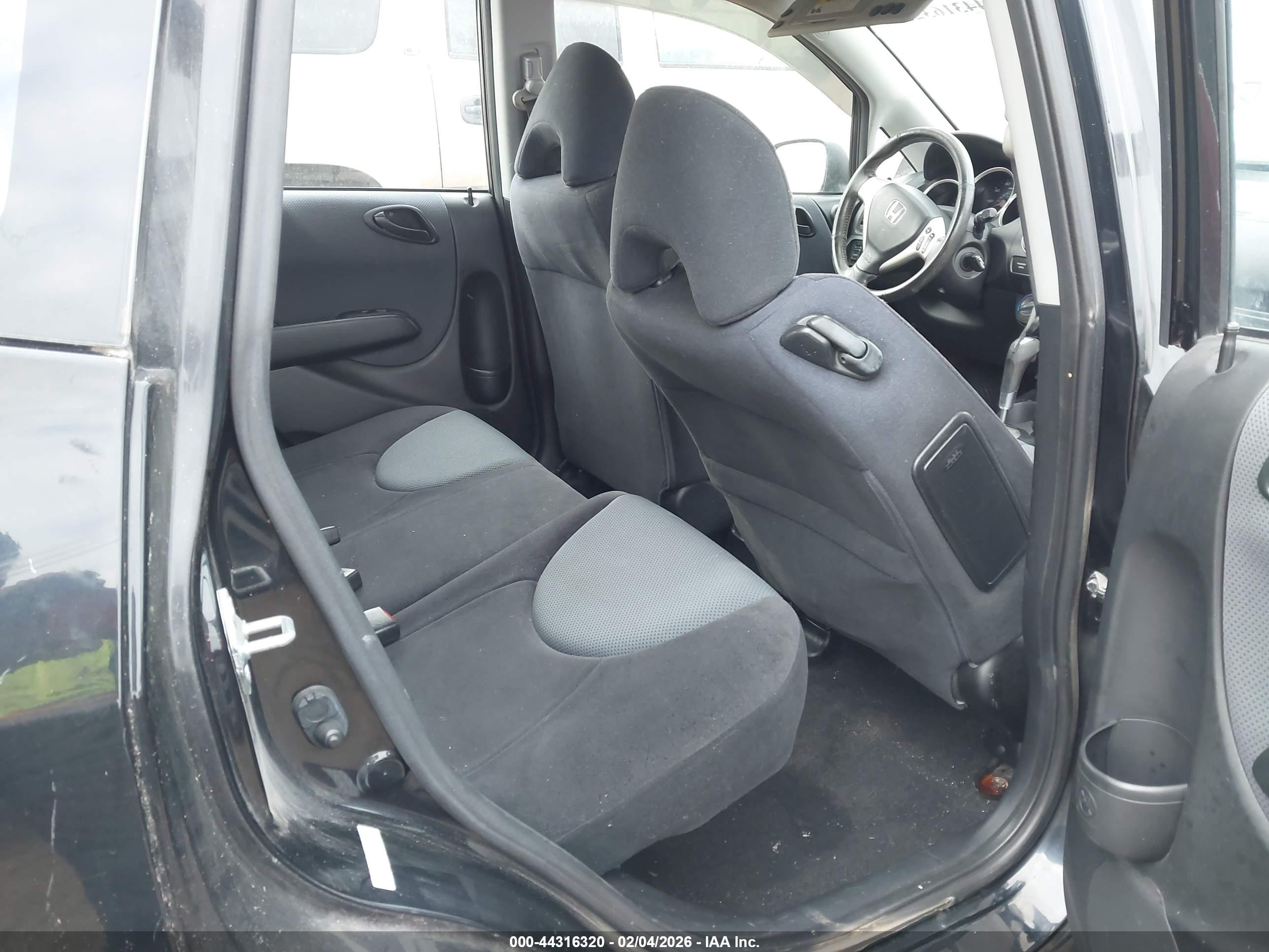 HONDA FIT image 8