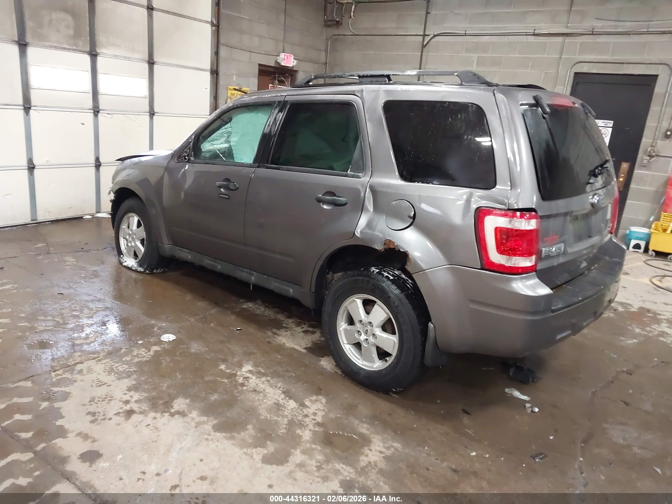 FORD ESCAPE image 3