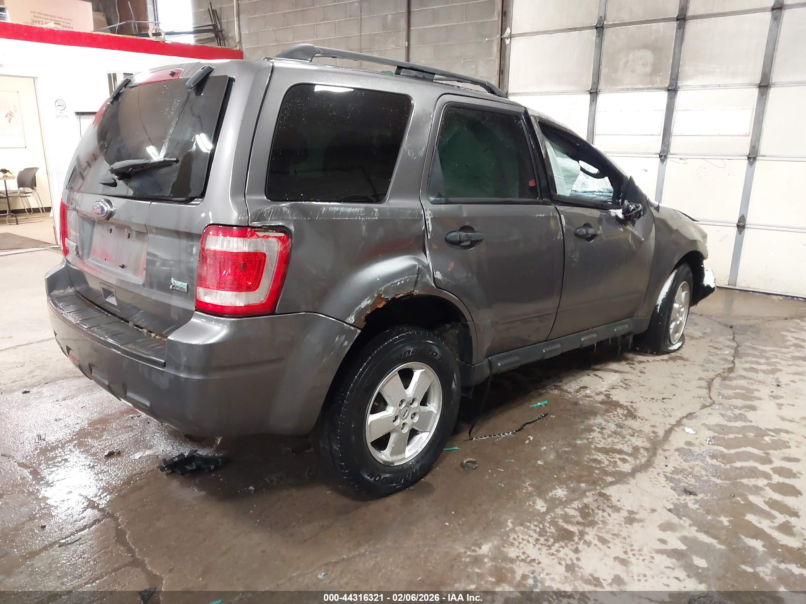 FORD ESCAPE image 4