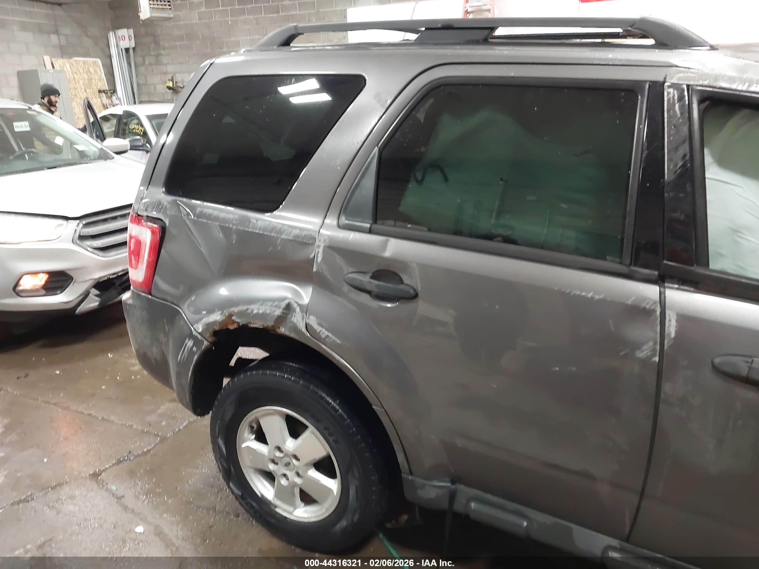 FORD ESCAPE image 6