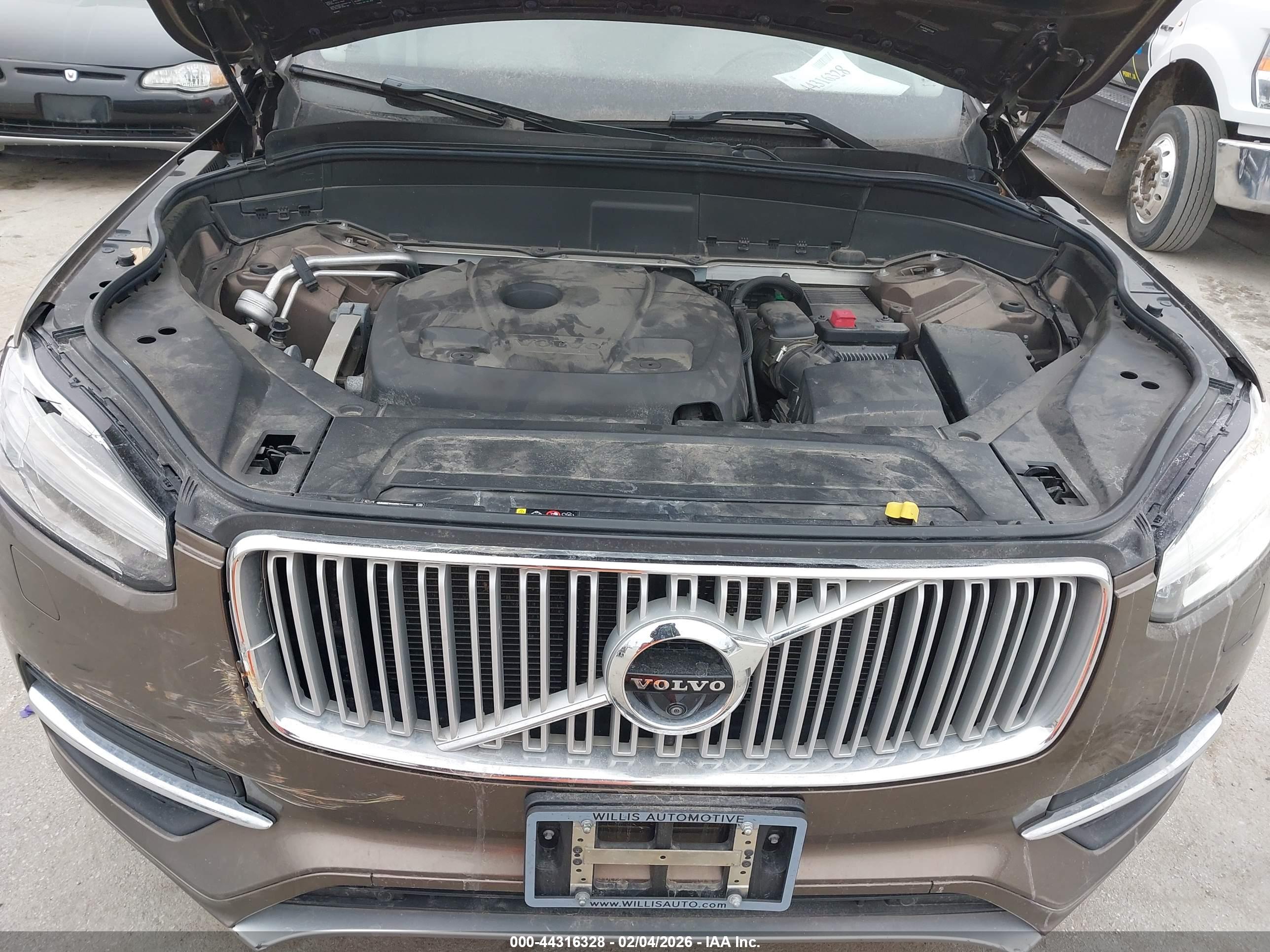 VOLVO XC90 image 10