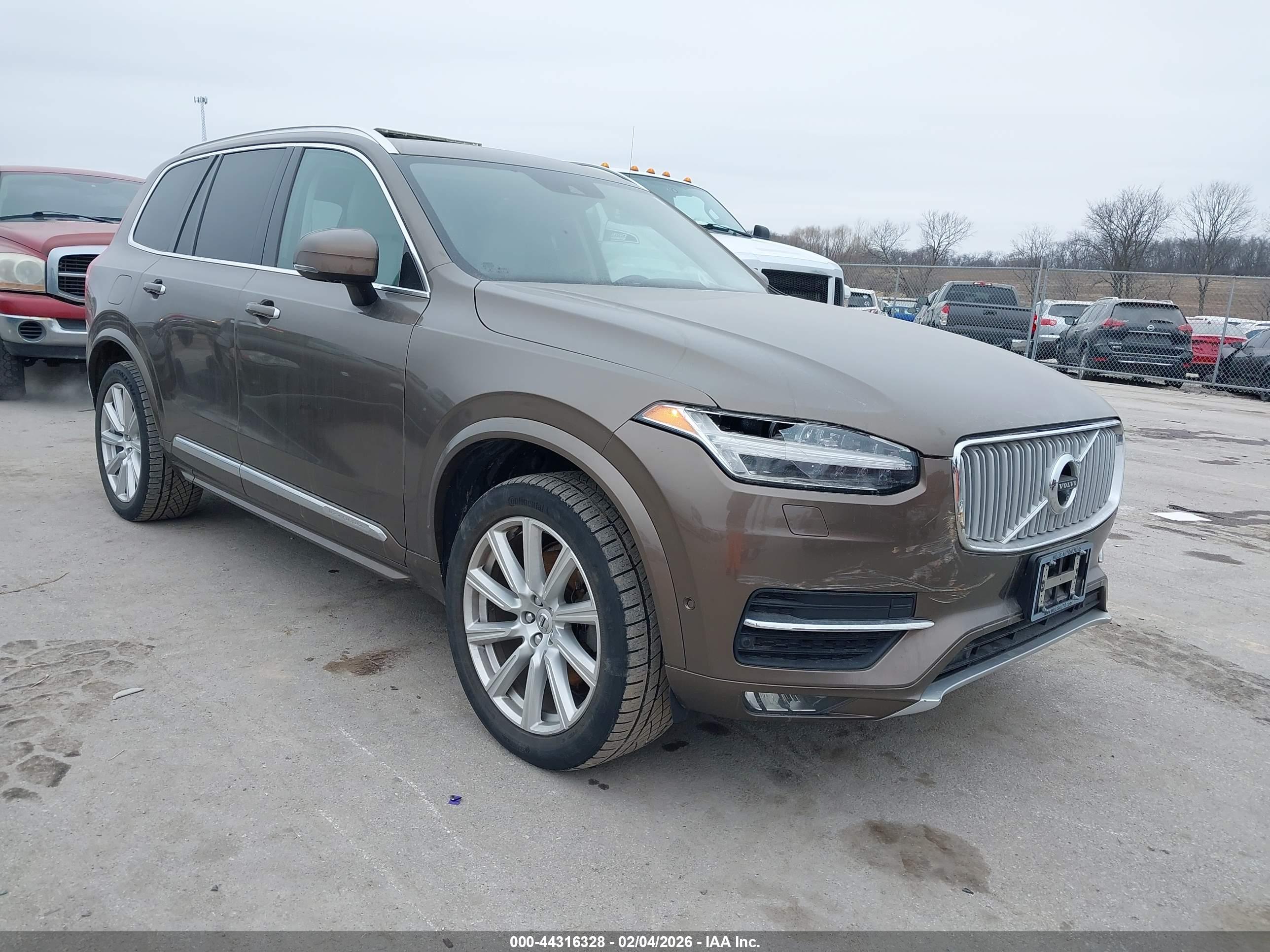 VOLVO XC90 image 6