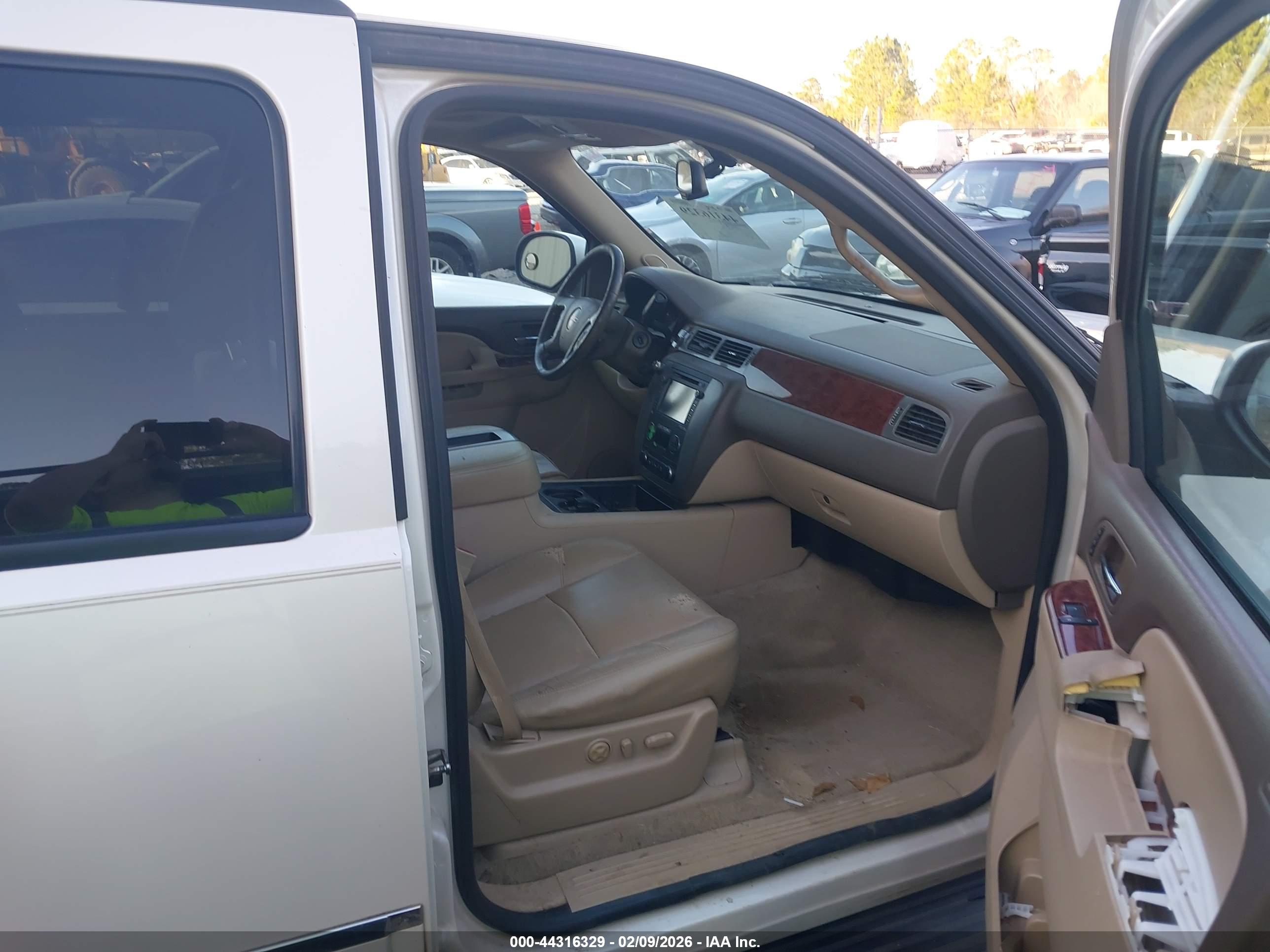 GMC YUKON image 5