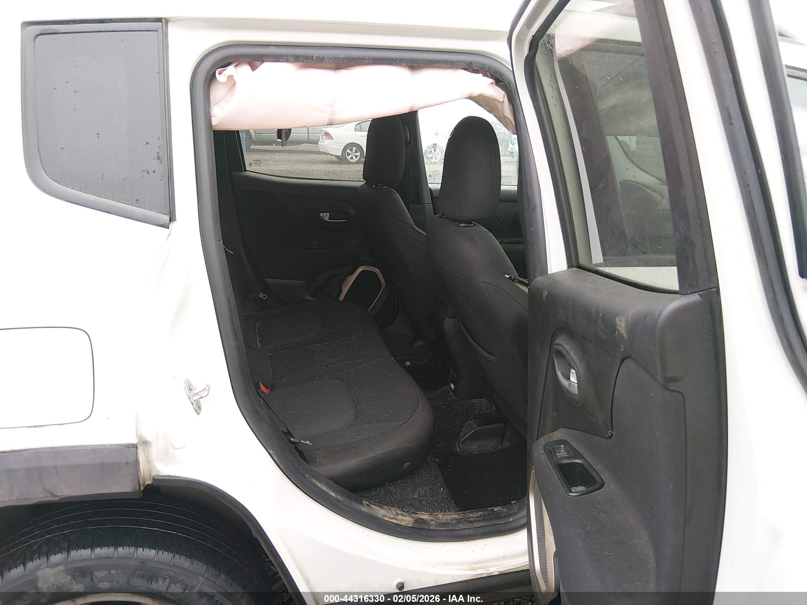 JEEP RENEGADE image 8