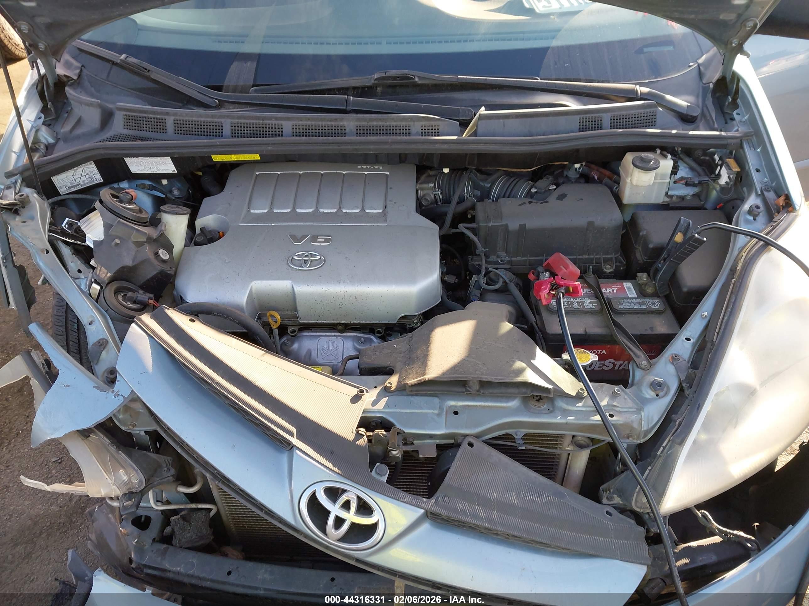 TOYOTA SIENNA image 10