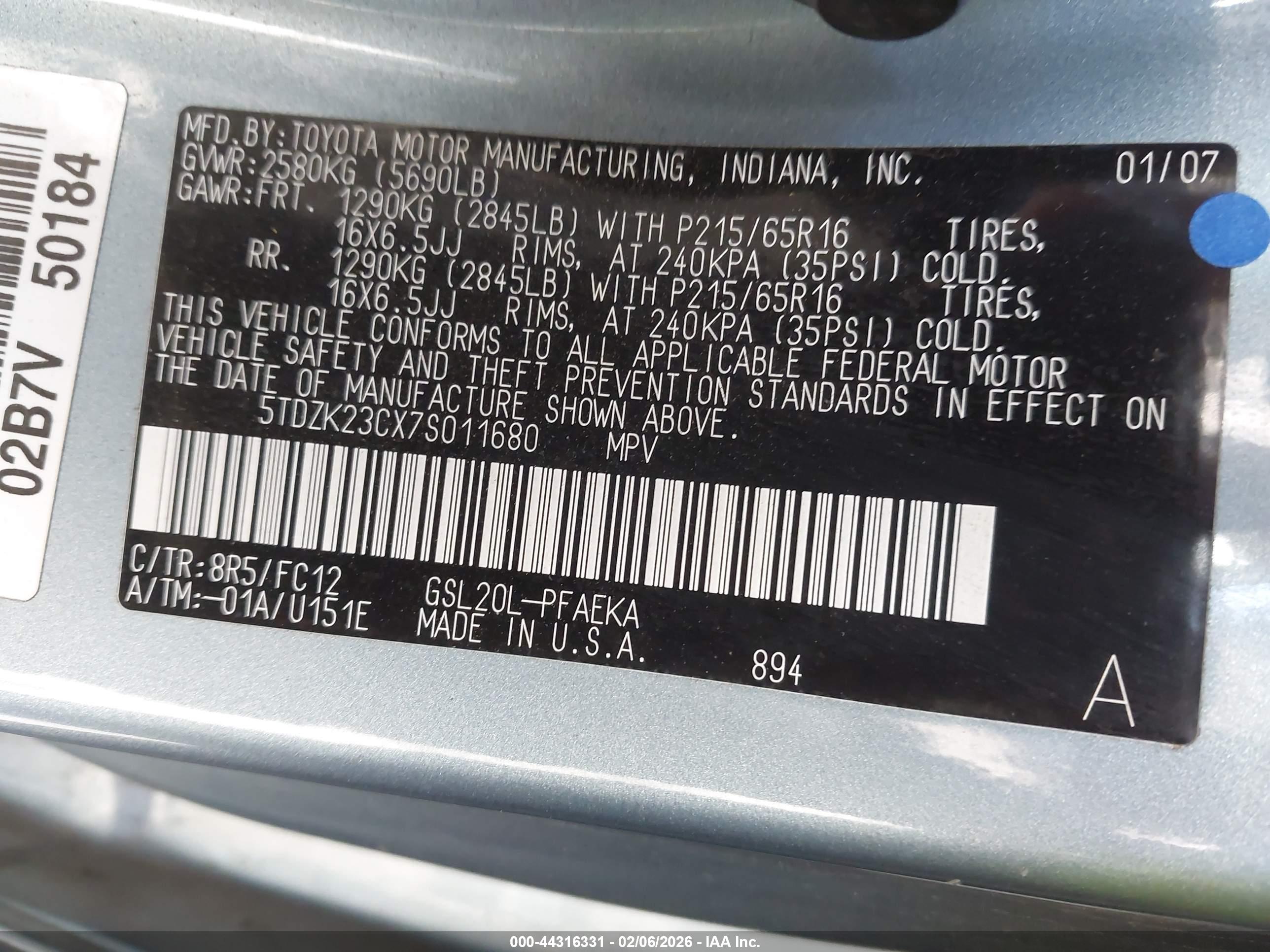 TOYOTA SIENNA image 9