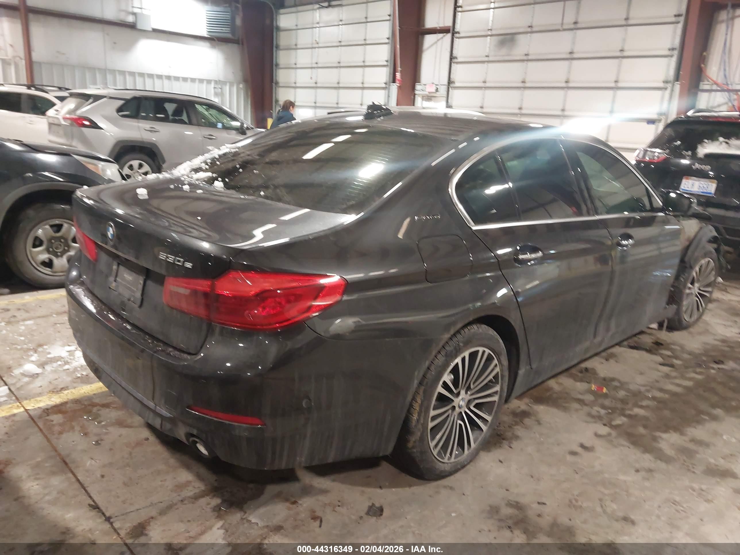 BMW 530E image 4