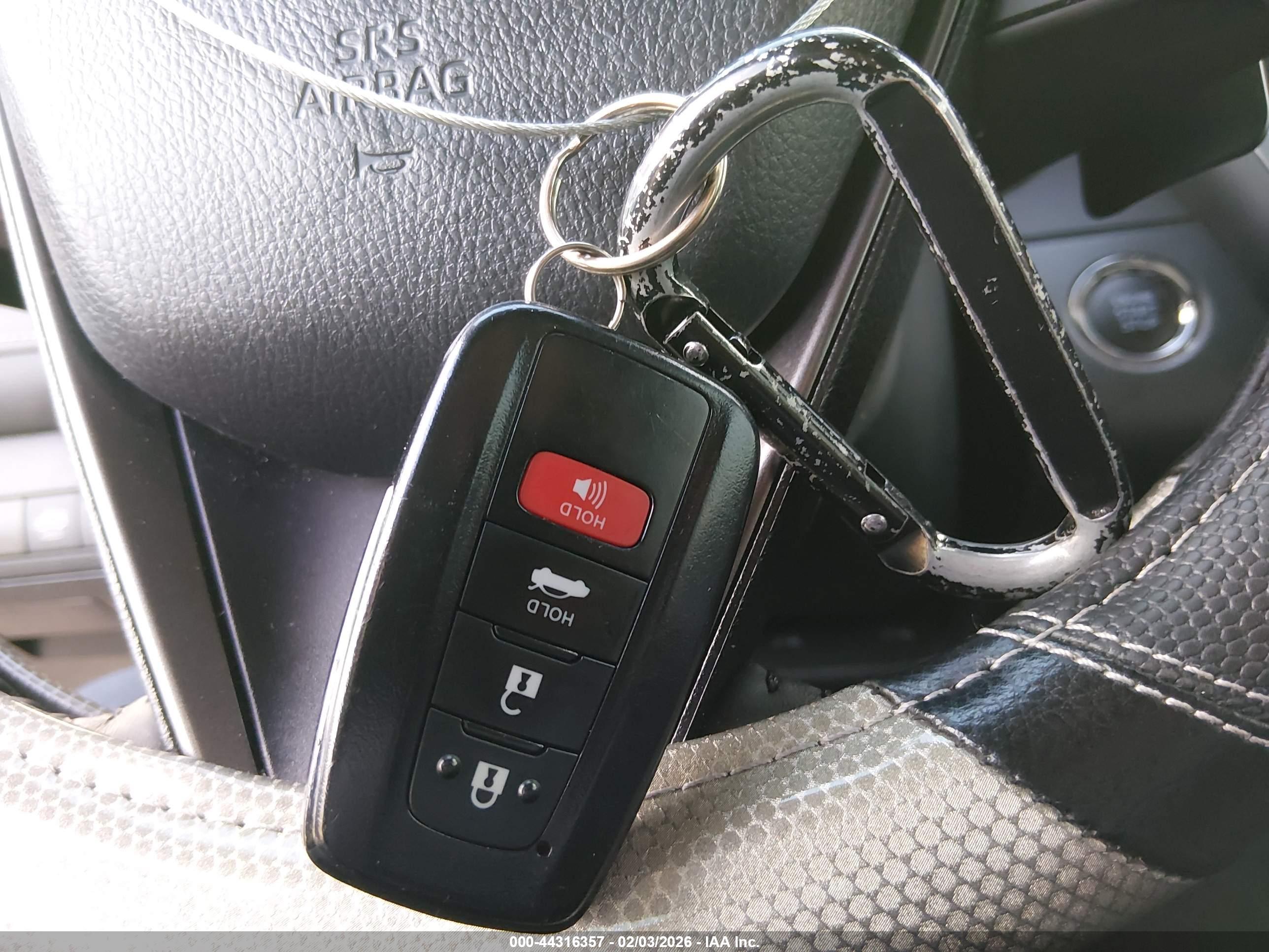 TOYOTA CAMRY image 11