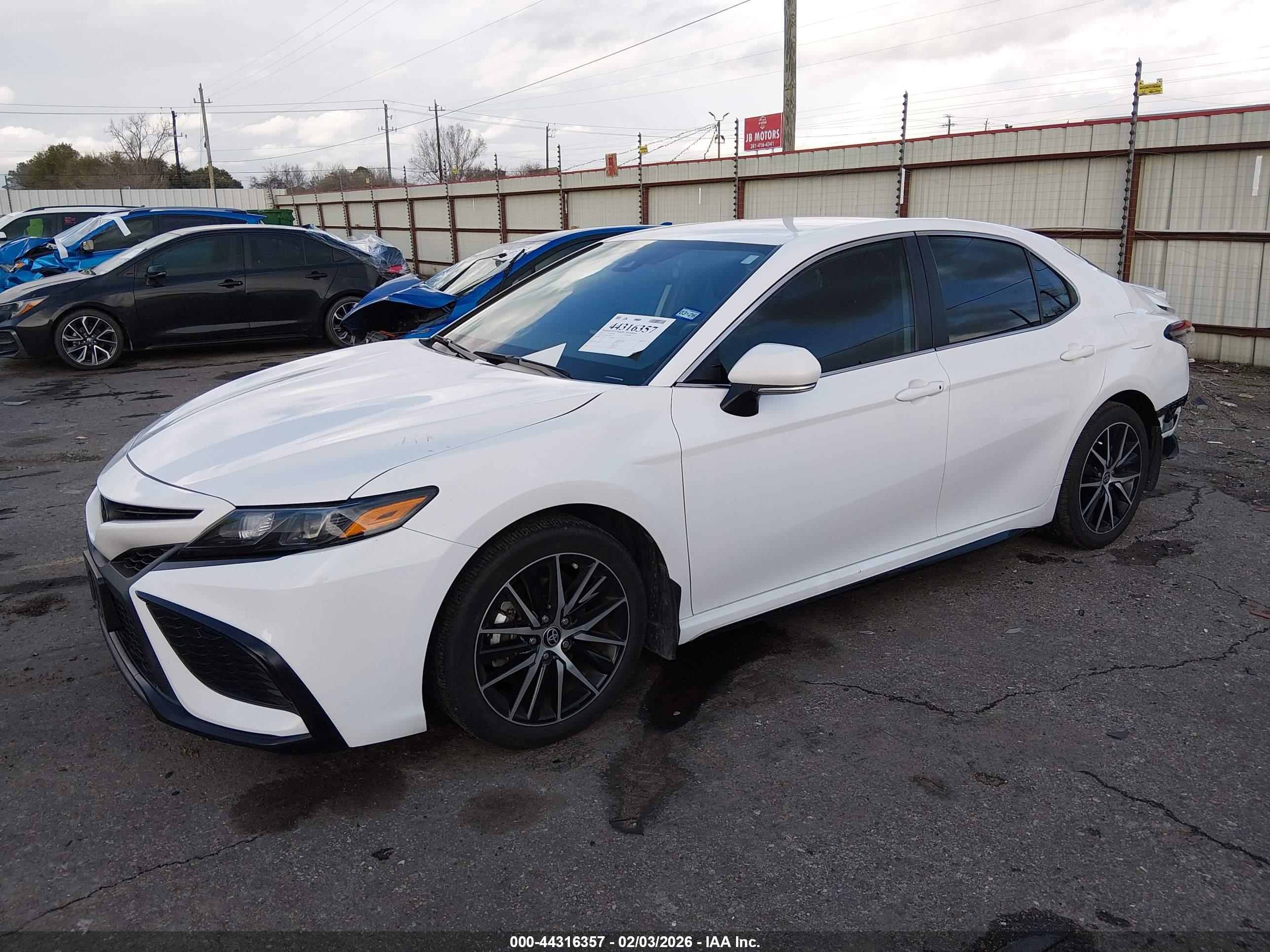 TOYOTA CAMRY image 2