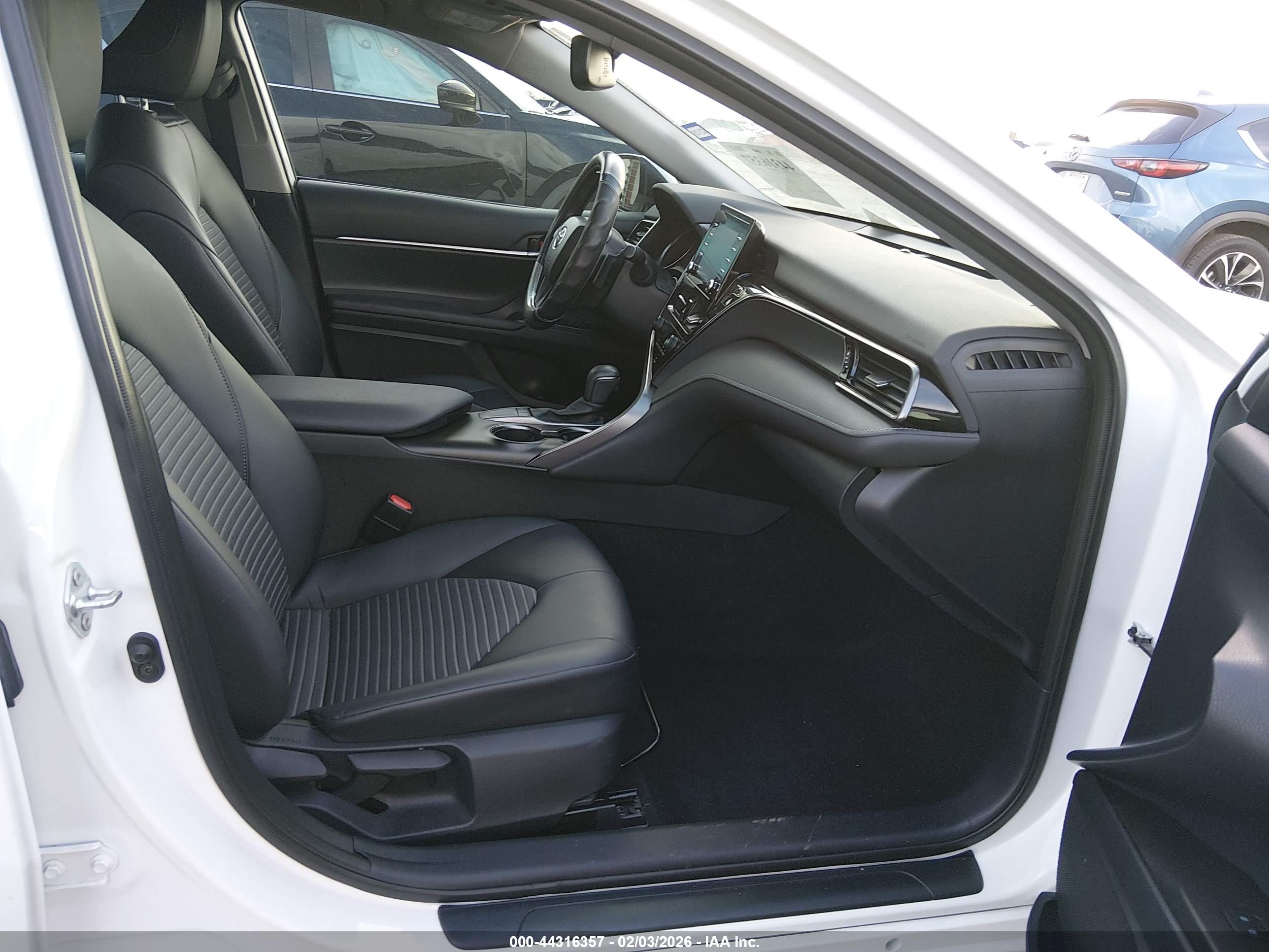 TOYOTA CAMRY image 5