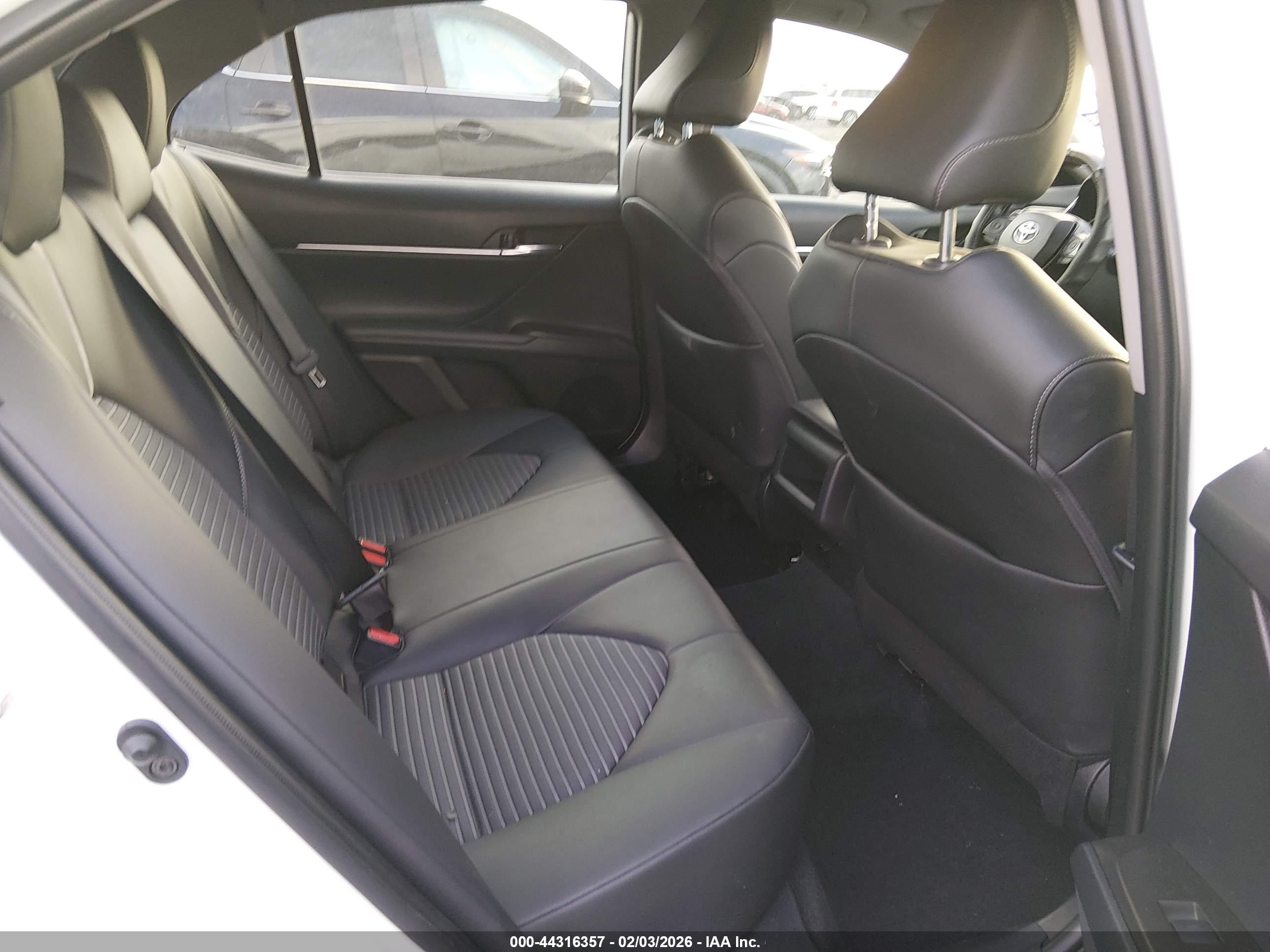TOYOTA CAMRY image 8