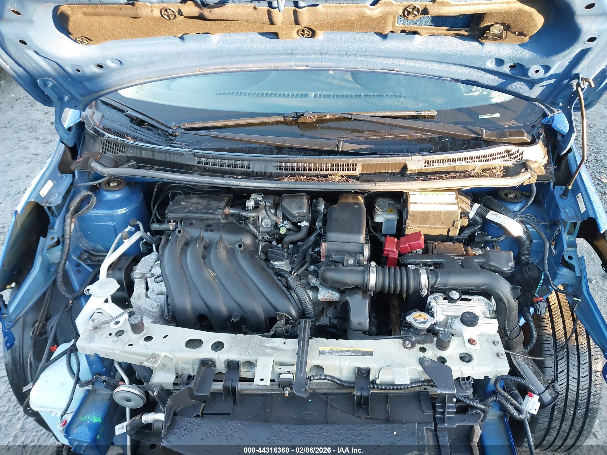 NISSAN VERSA image 10