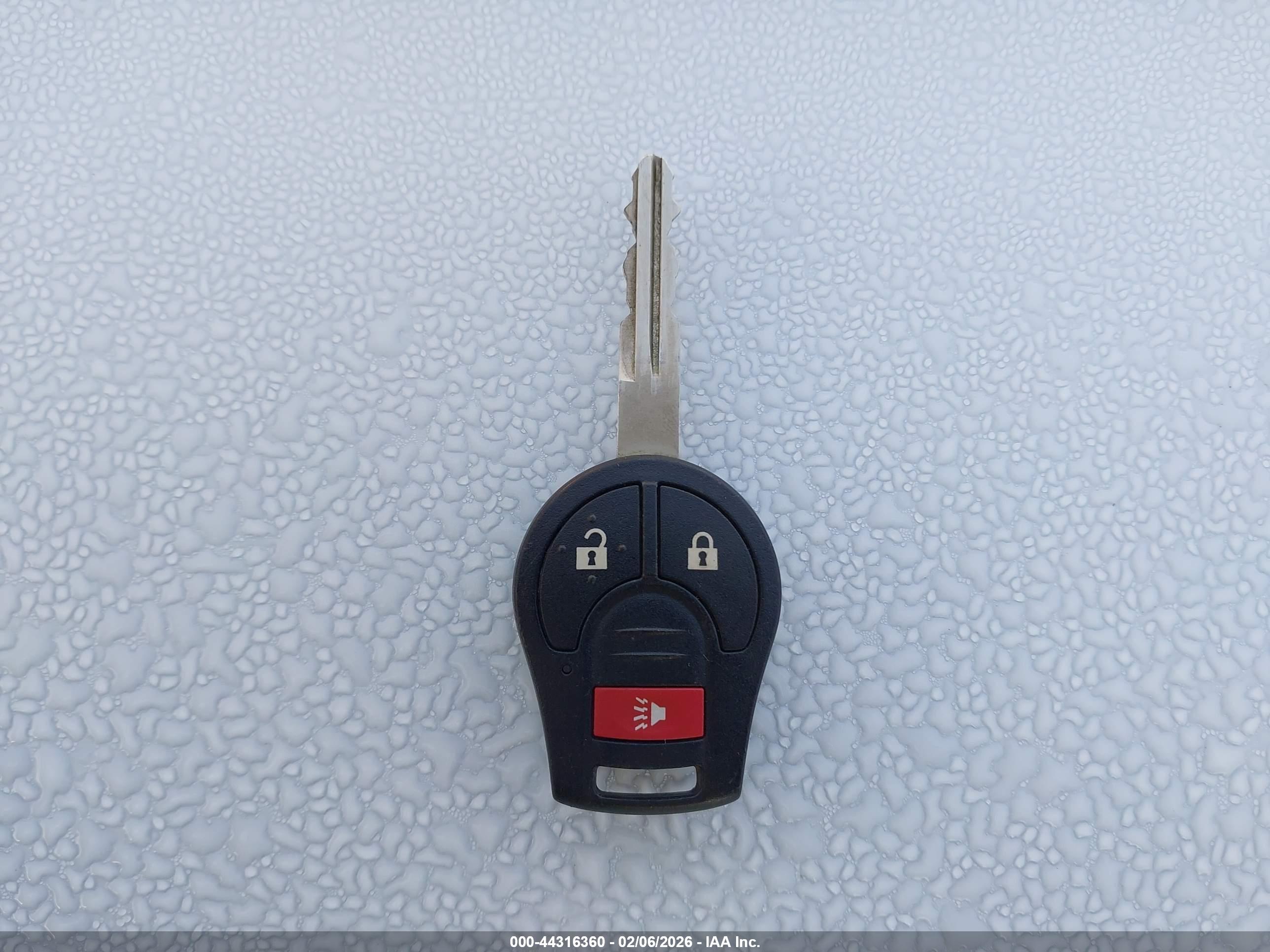NISSAN VERSA image 11