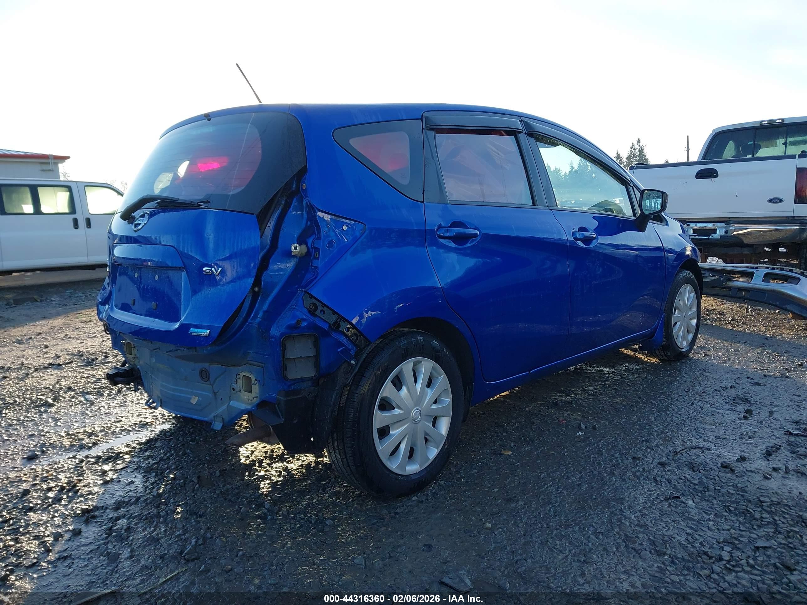NISSAN VERSA image 4