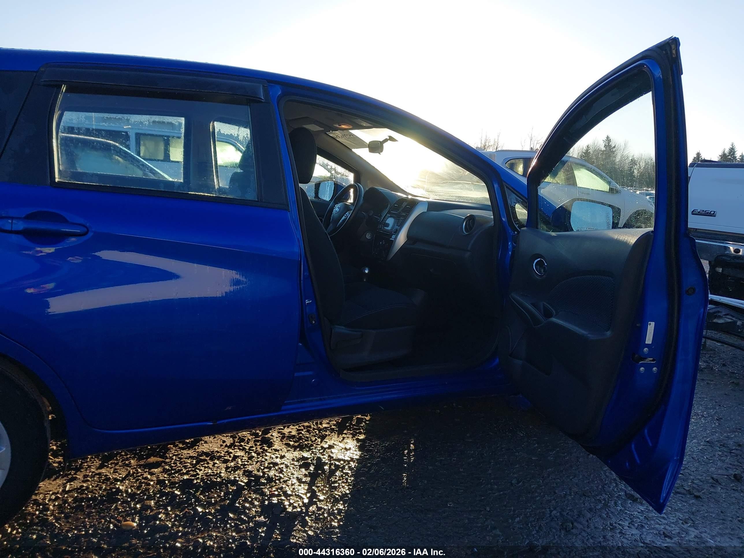 NISSAN VERSA image 5