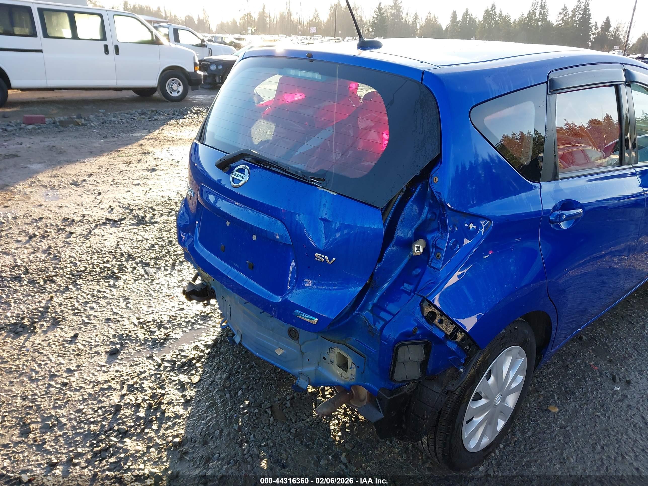 NISSAN VERSA image 6