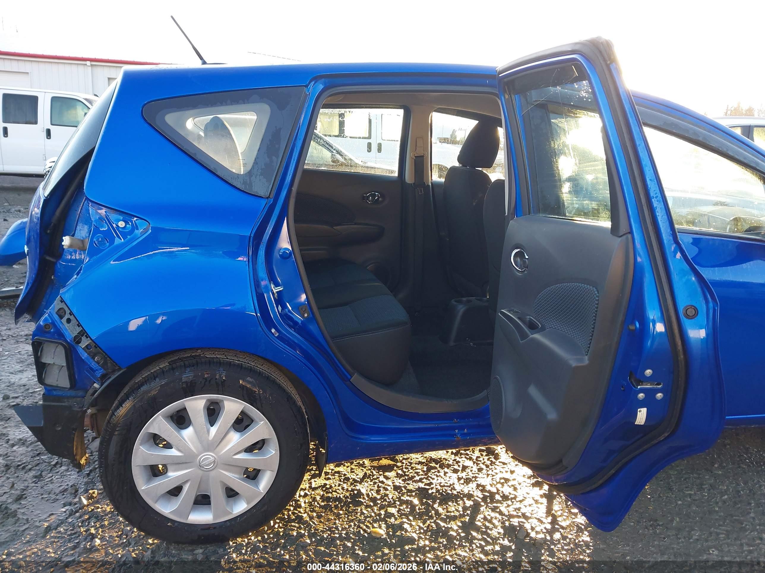 NISSAN VERSA image 8