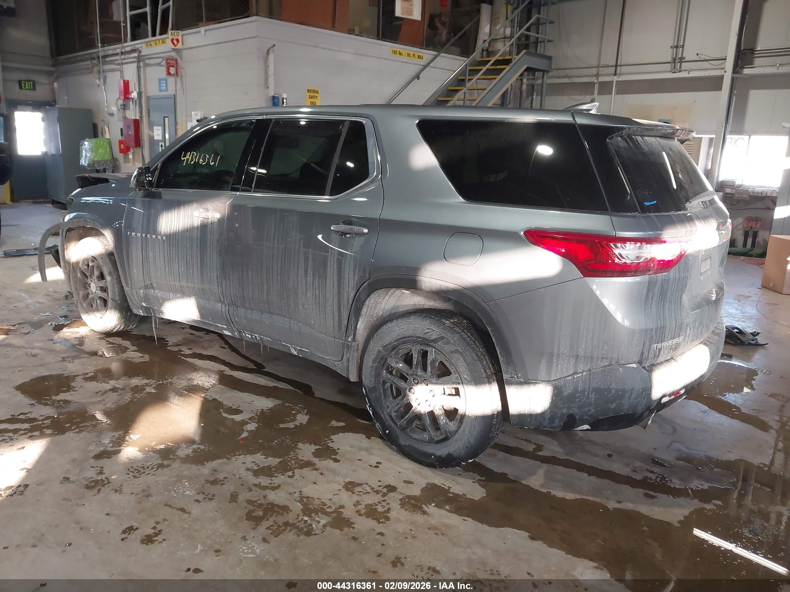 CHEVROLET TRAVERSE image 3