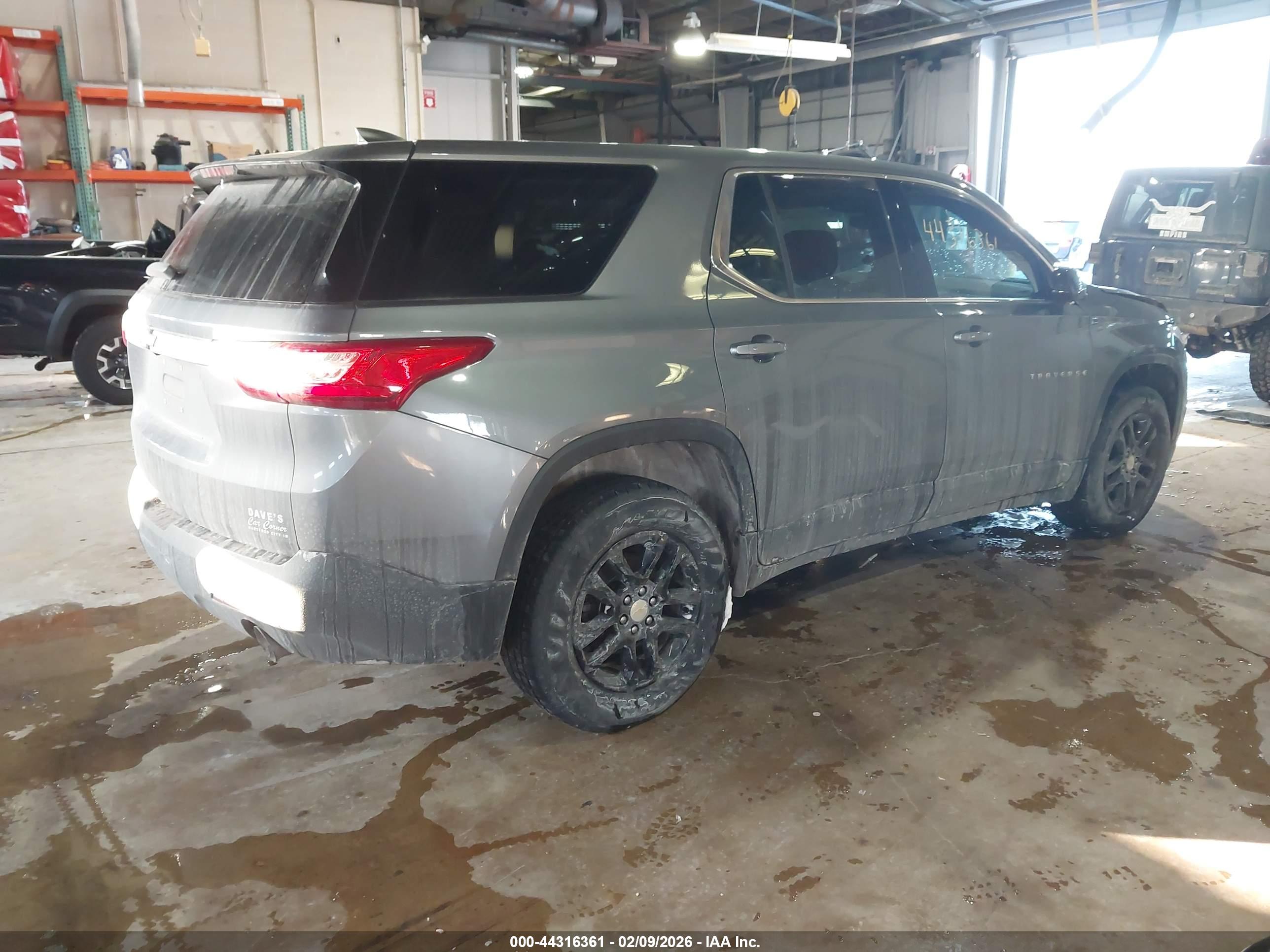 CHEVROLET TRAVERSE image 4