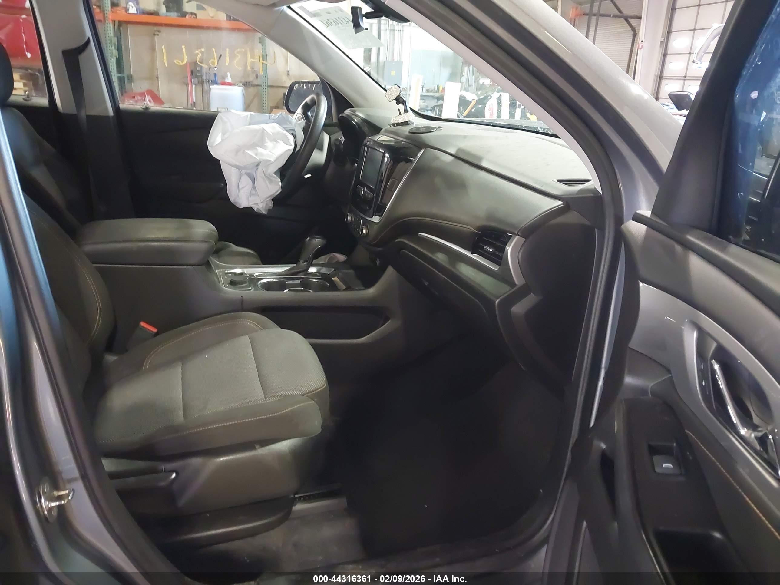 CHEVROLET TRAVERSE image 5