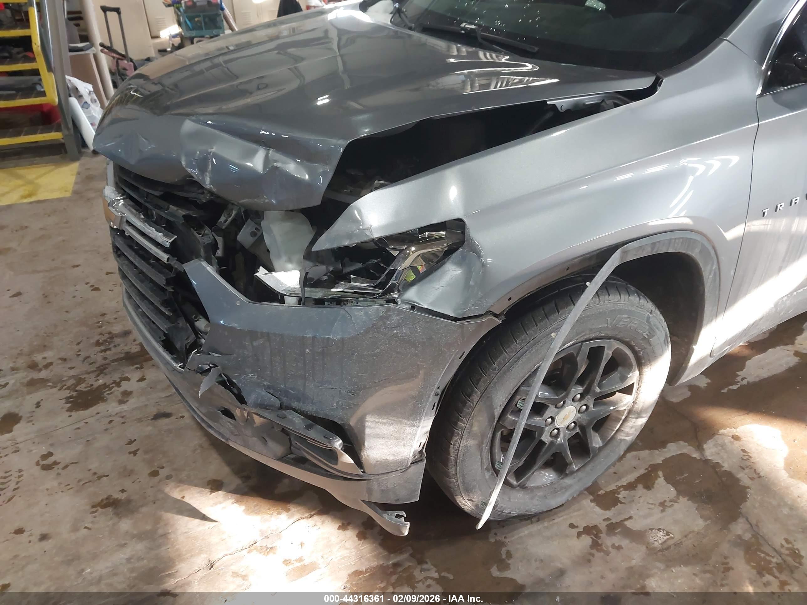 CHEVROLET TRAVERSE image 6