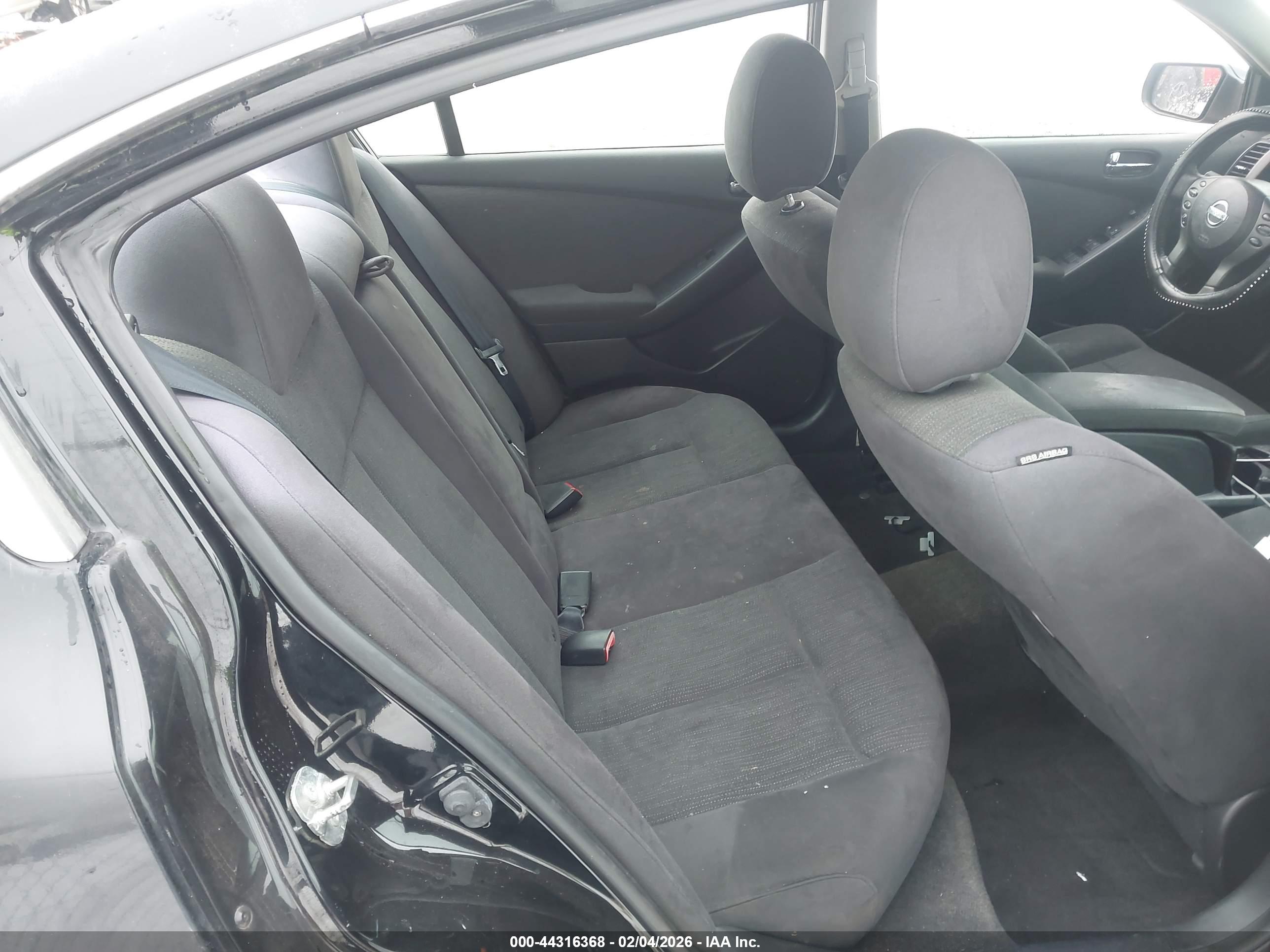 NISSAN ALTIMA image 8