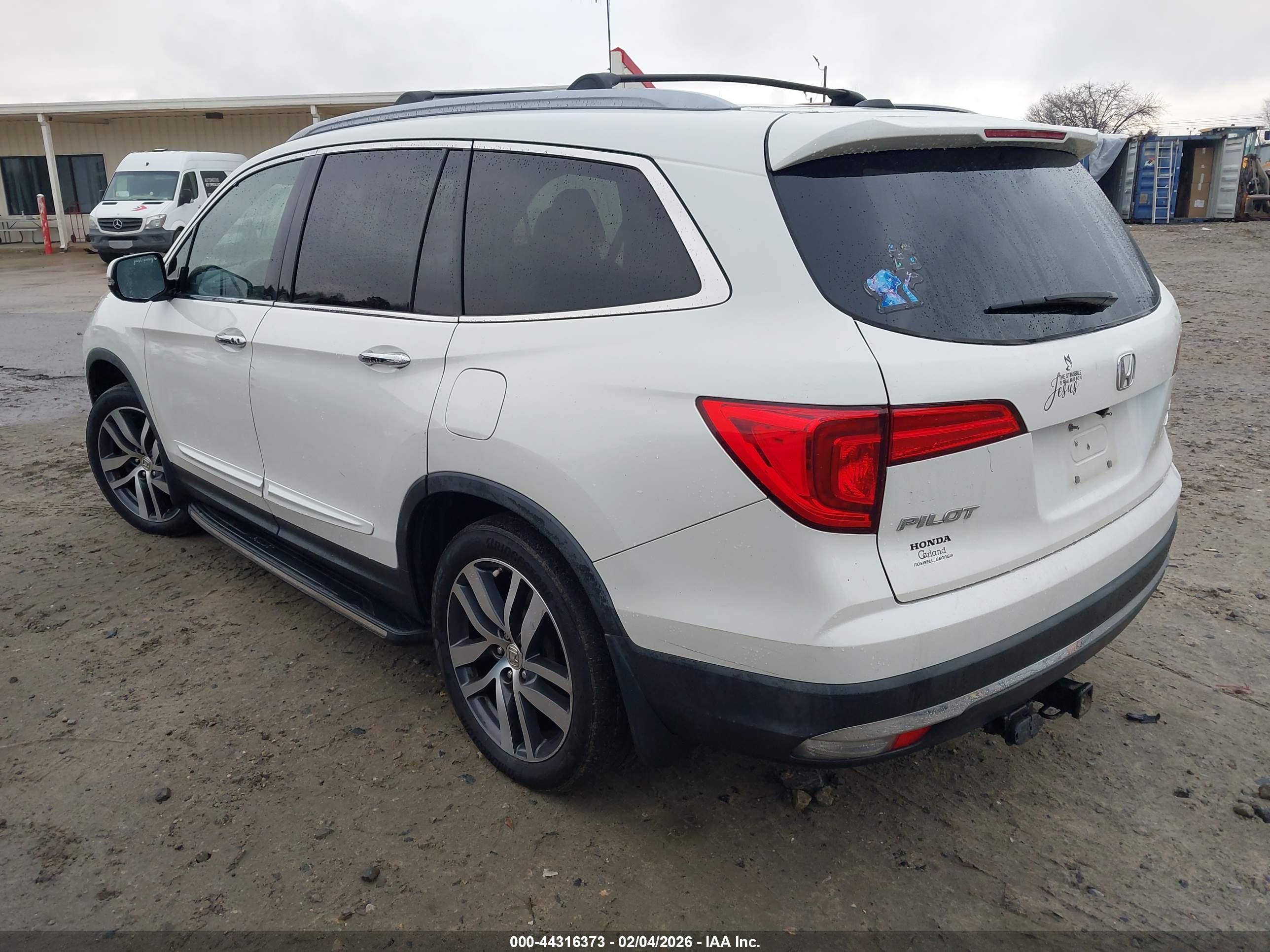 HONDA PILOT image 3