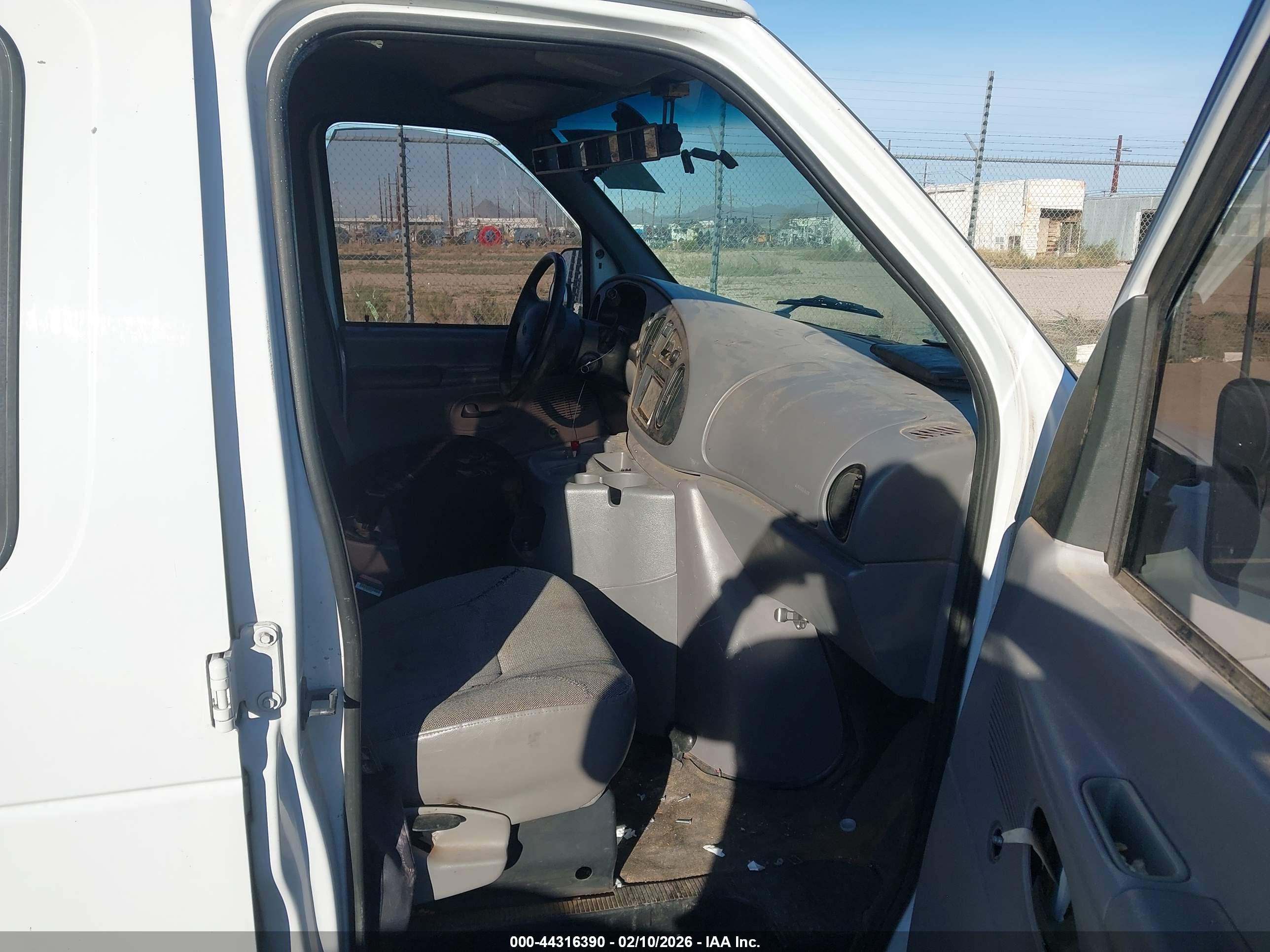 FORD E-150 image 5