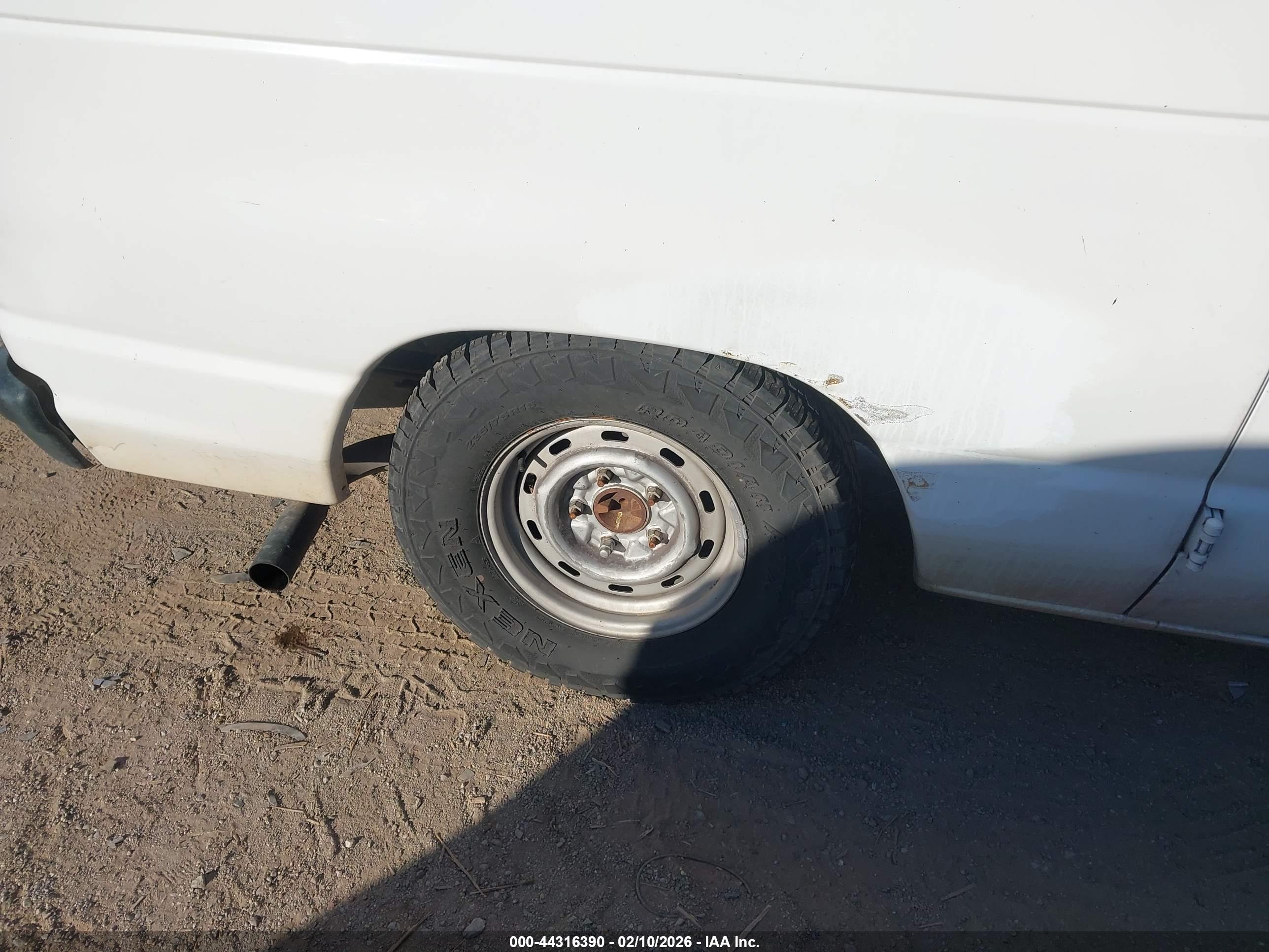 FORD E-150 image 6