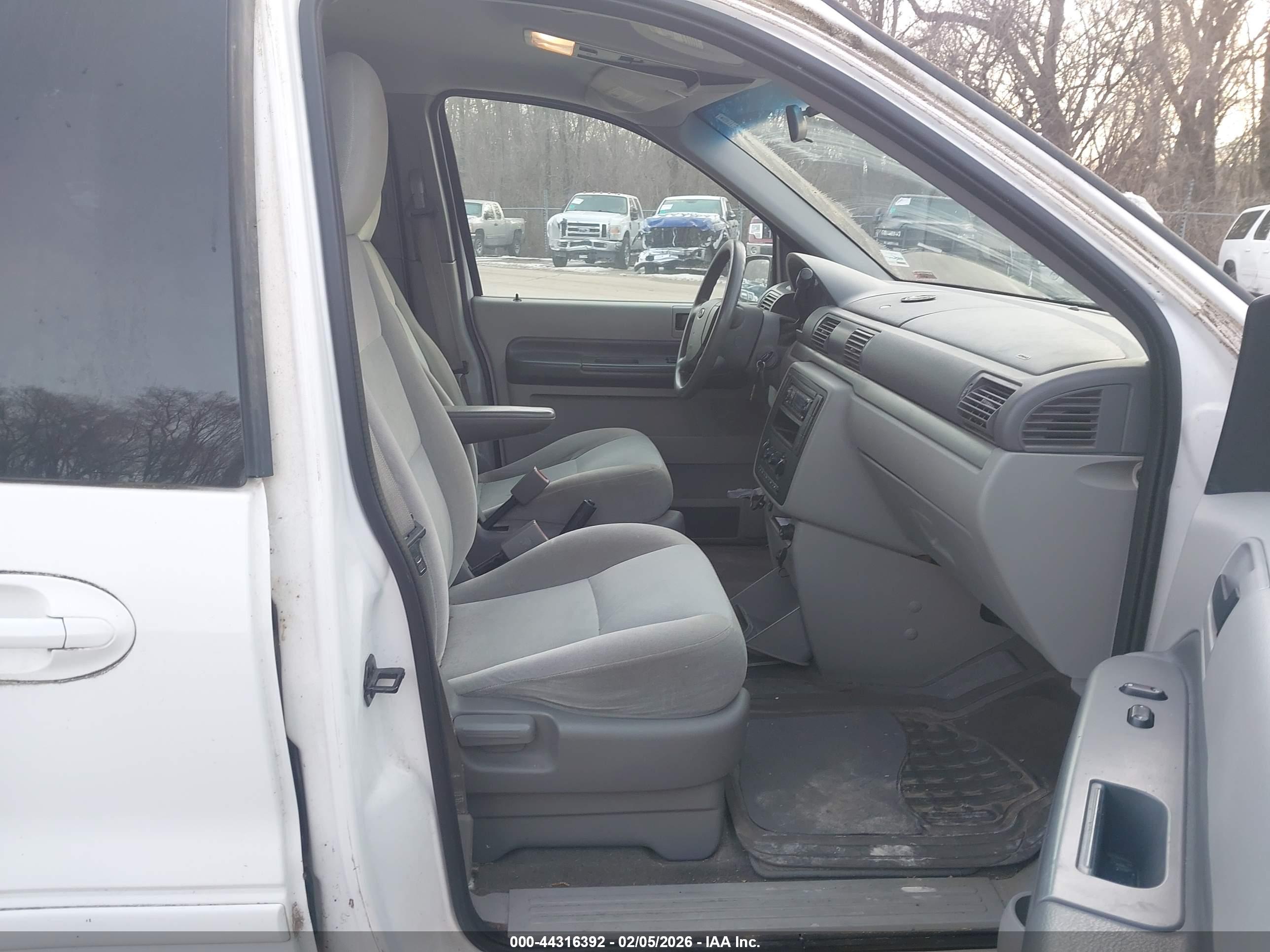 FORD FREESTAR image 5
