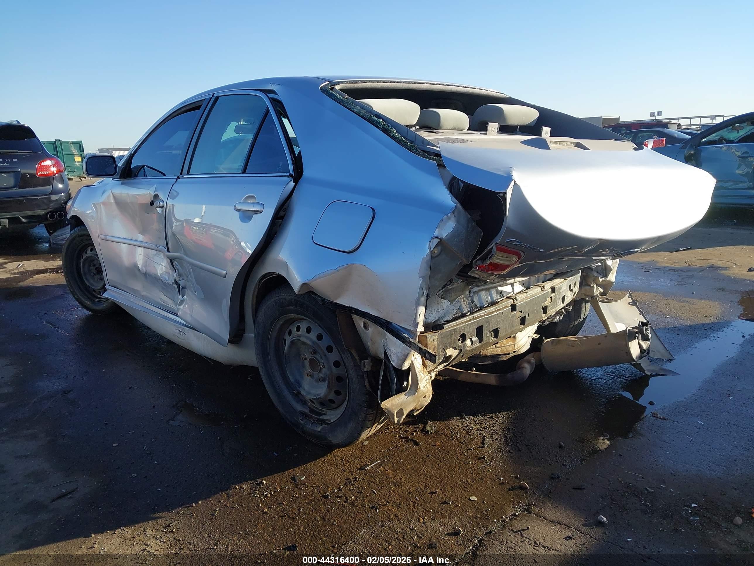 TOYOTA CAMRY image 3