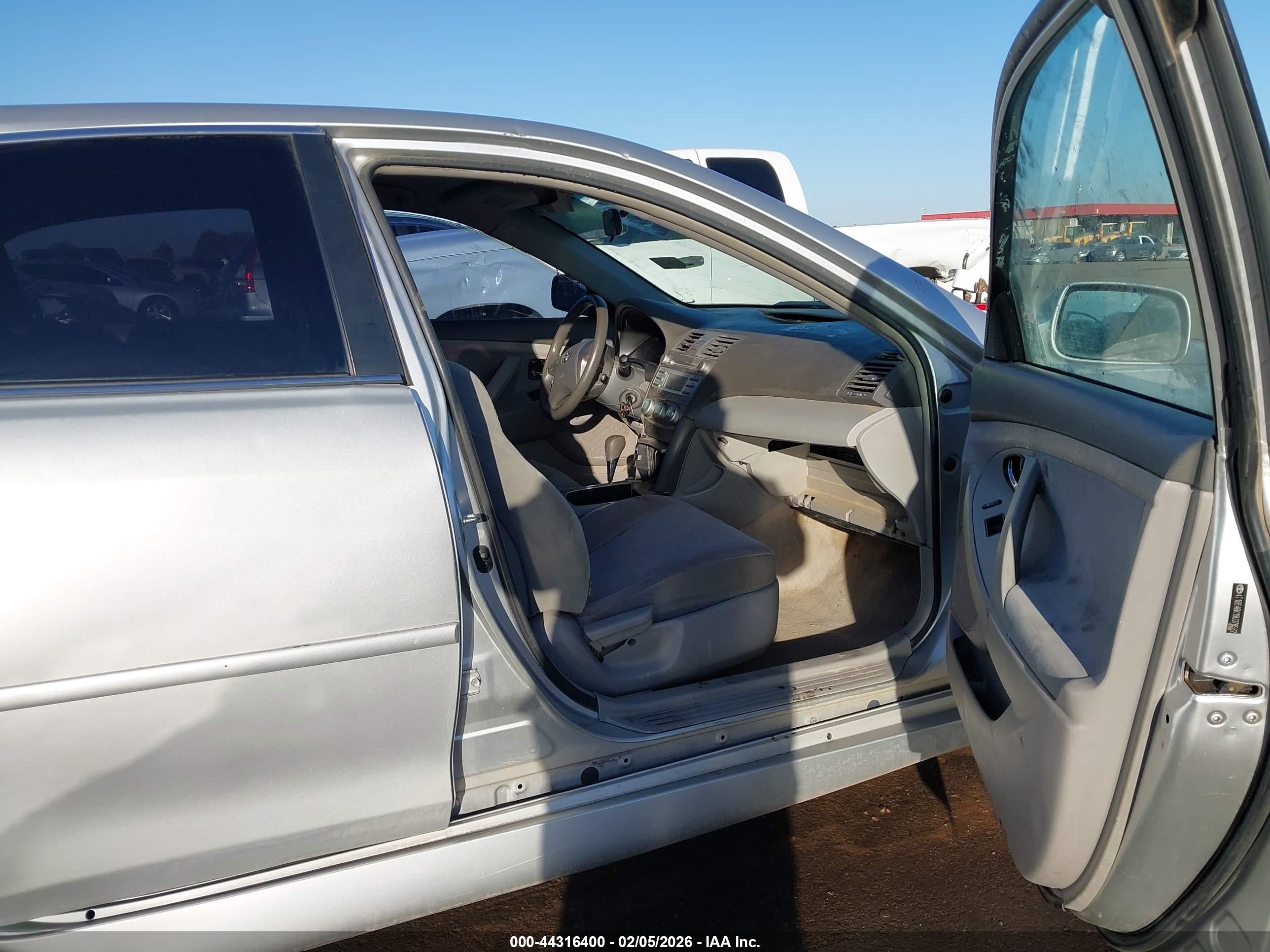 TOYOTA CAMRY image 5
