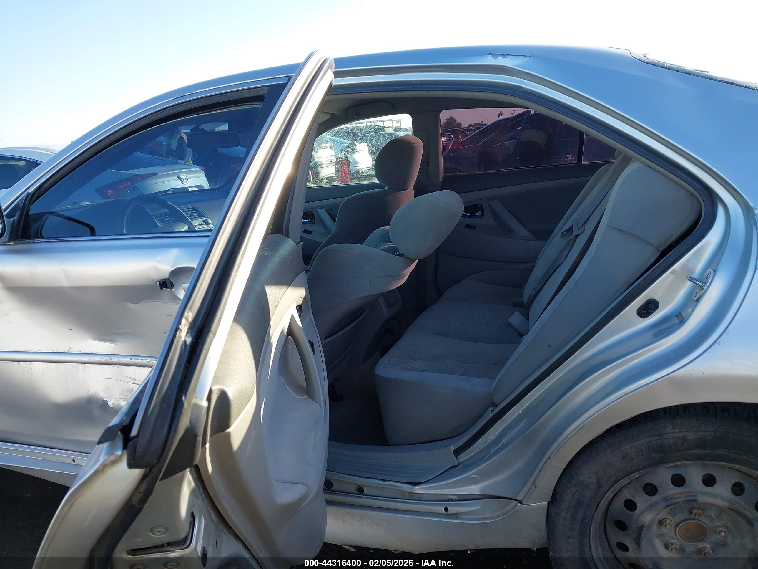 TOYOTA CAMRY image 8