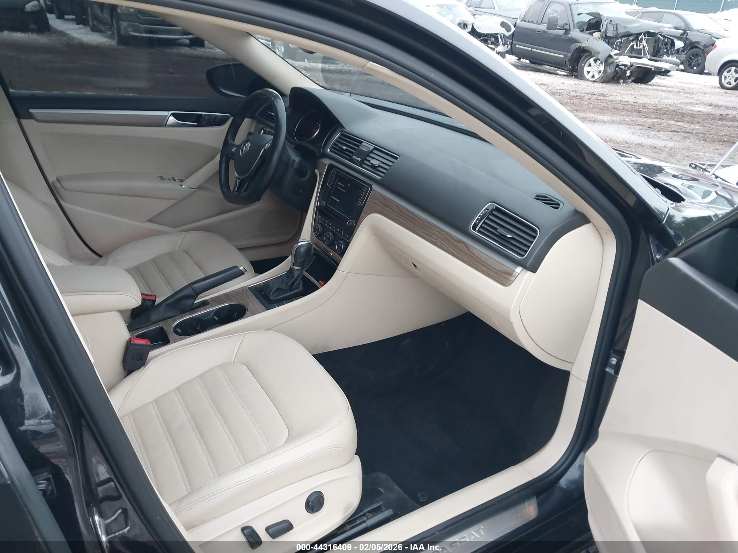 VOLKSWAGEN PASSAT image 5