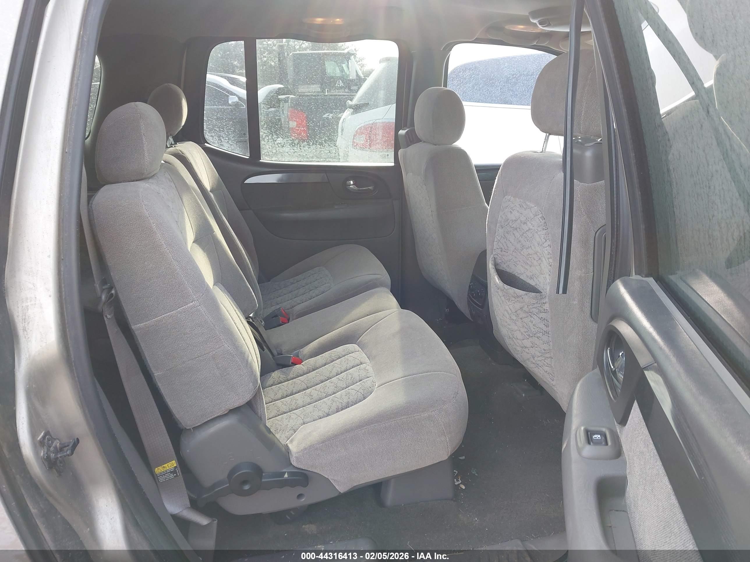 GMC ENVOY image 8