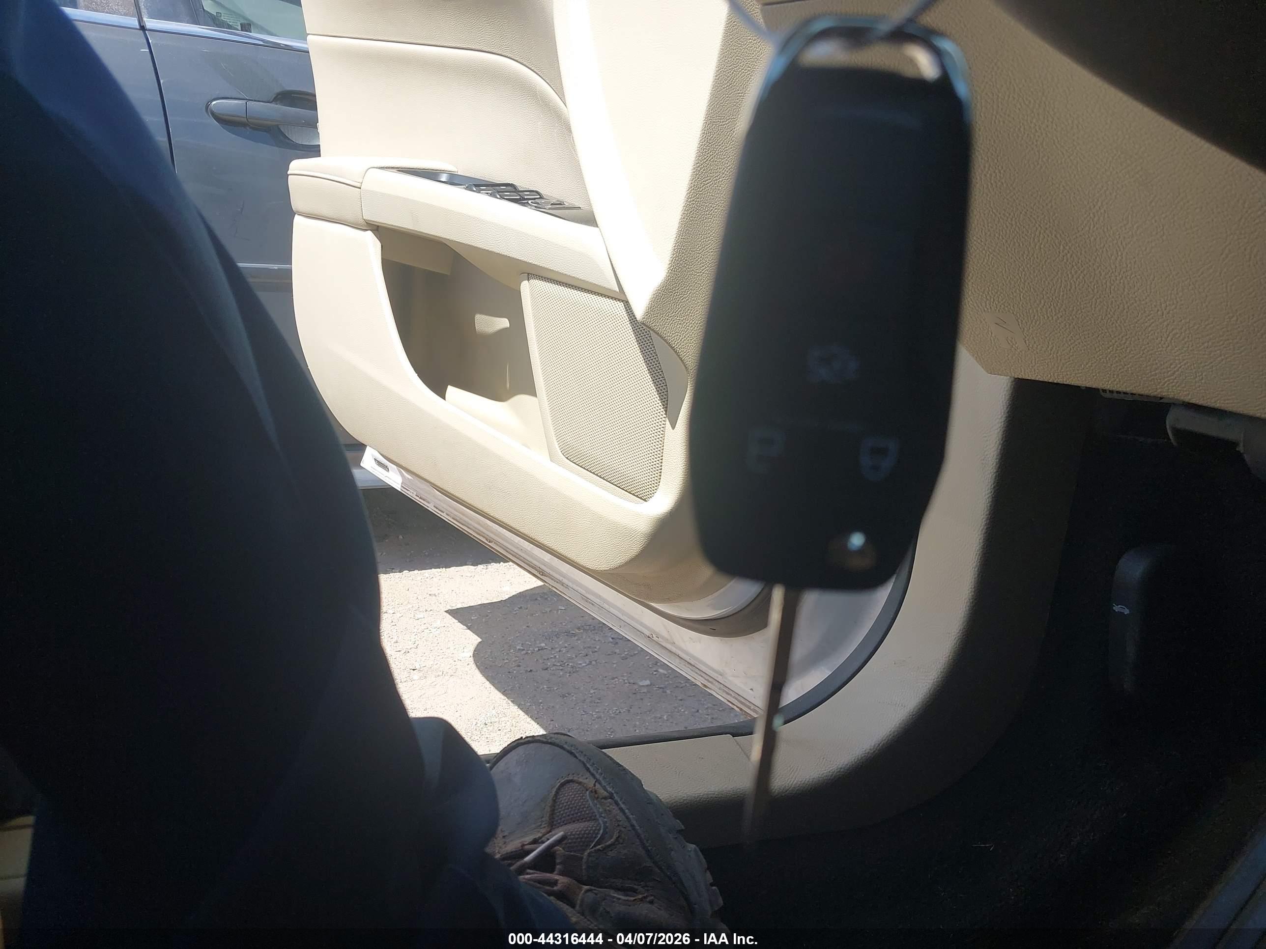 FORD FUSION image 11