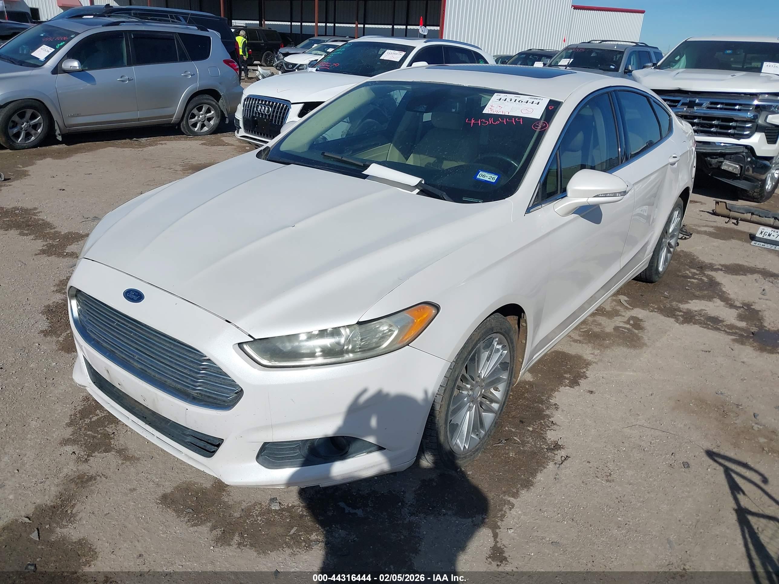 FORD FUSION image 2