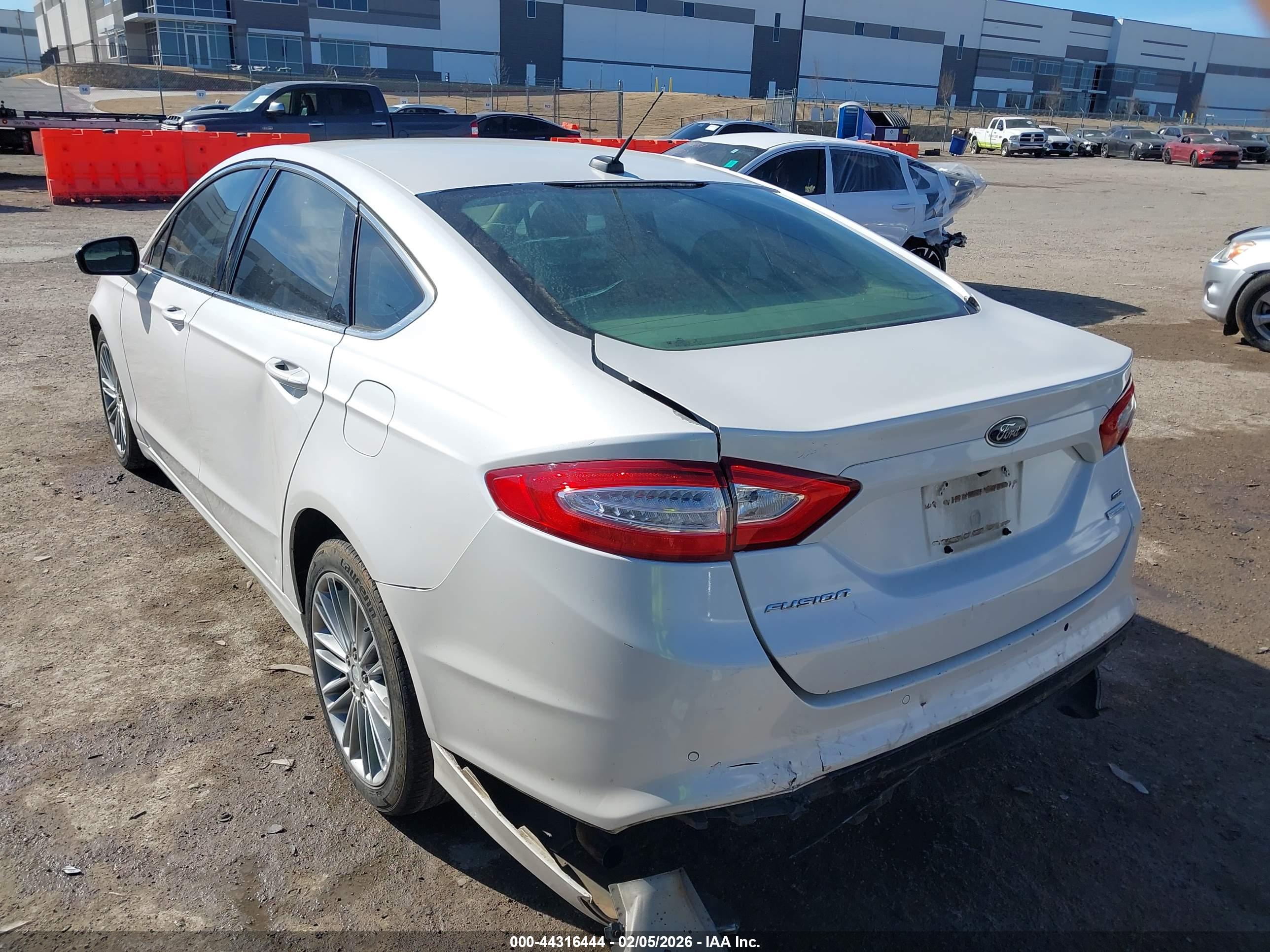 FORD FUSION image 3